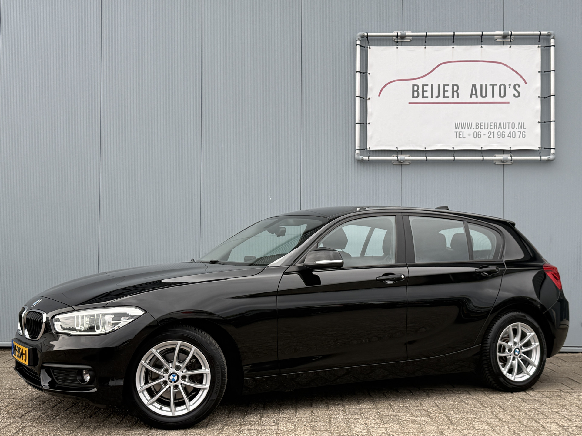 BMW 118i 118i Executive 2017 - voorkant