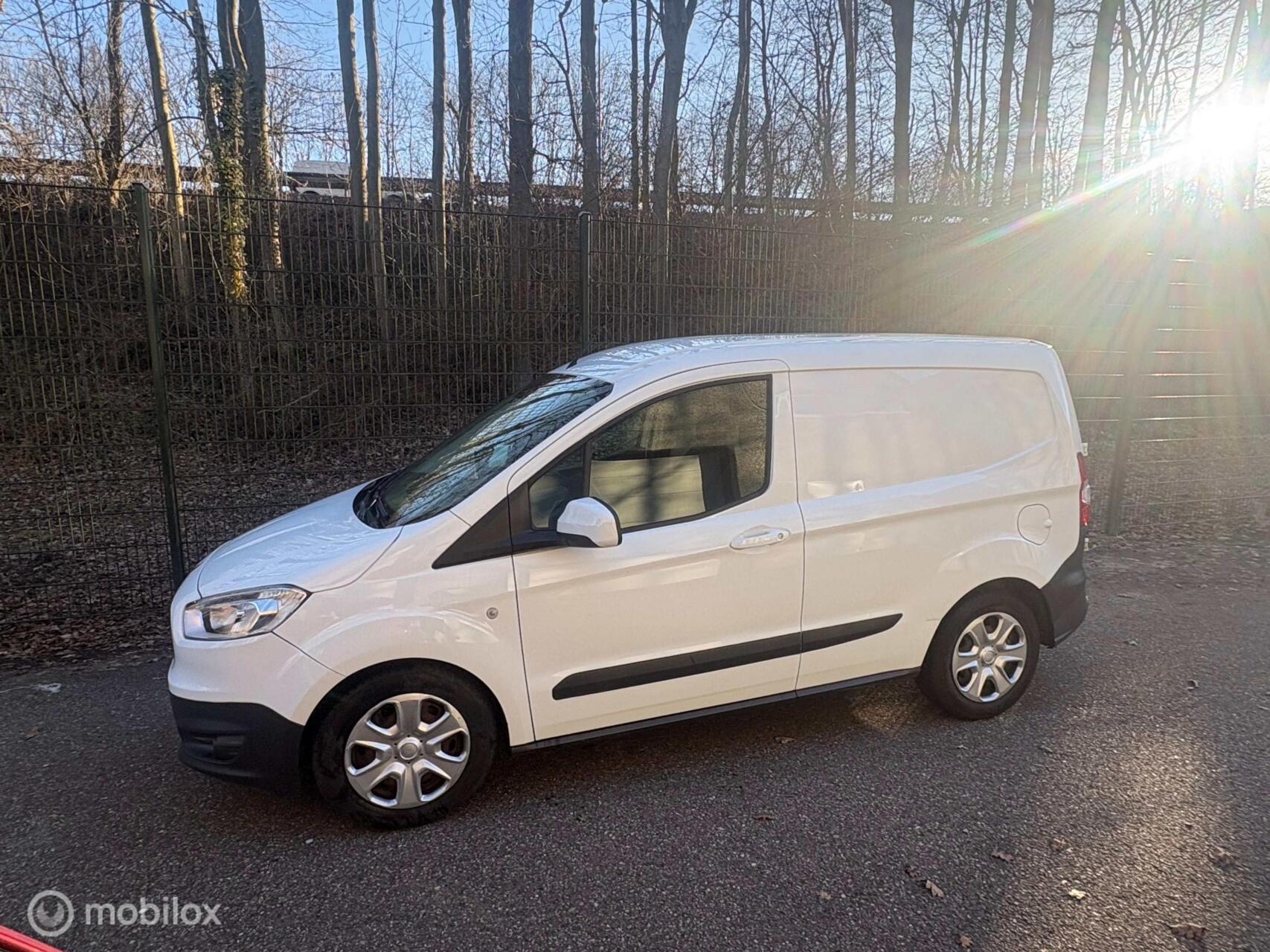 Foto van Ford Transit Courier