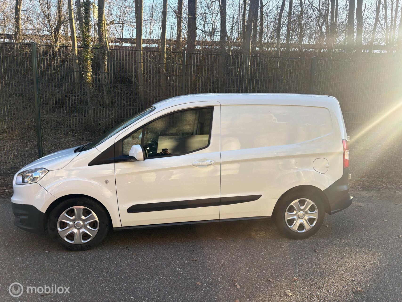 Foto van Ford Transit Courier