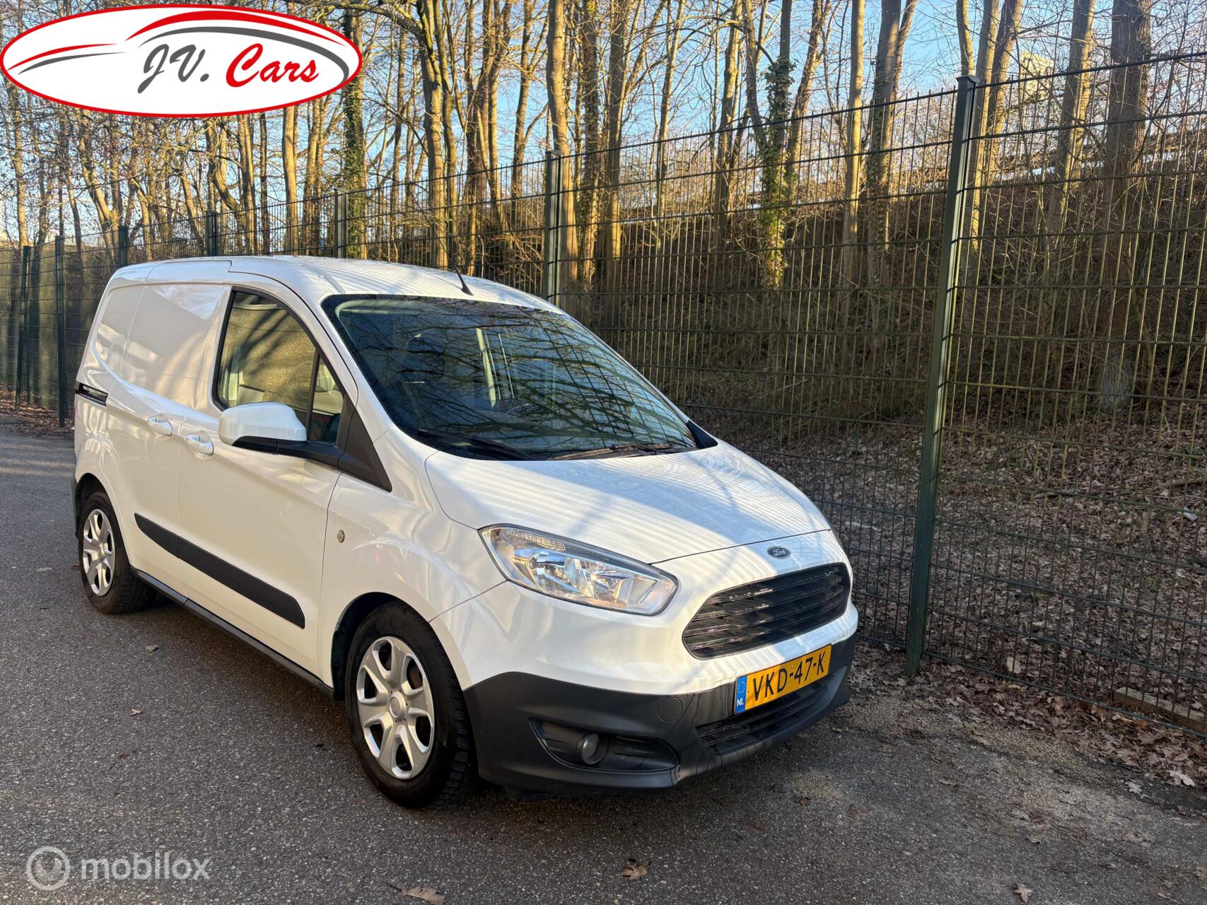 Ford Transit Courier 1.5 TDCI Ambiente Start&Stop 2021 - voorkant