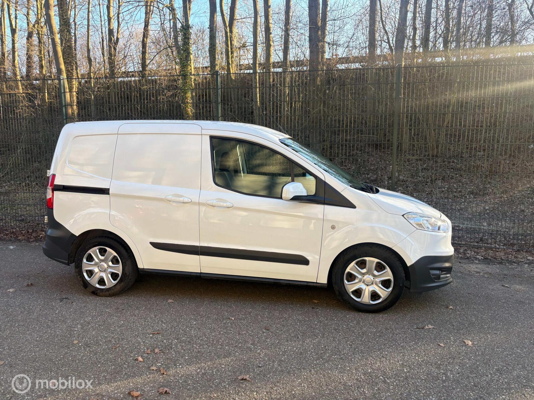 Foto van Ford Transit Courier