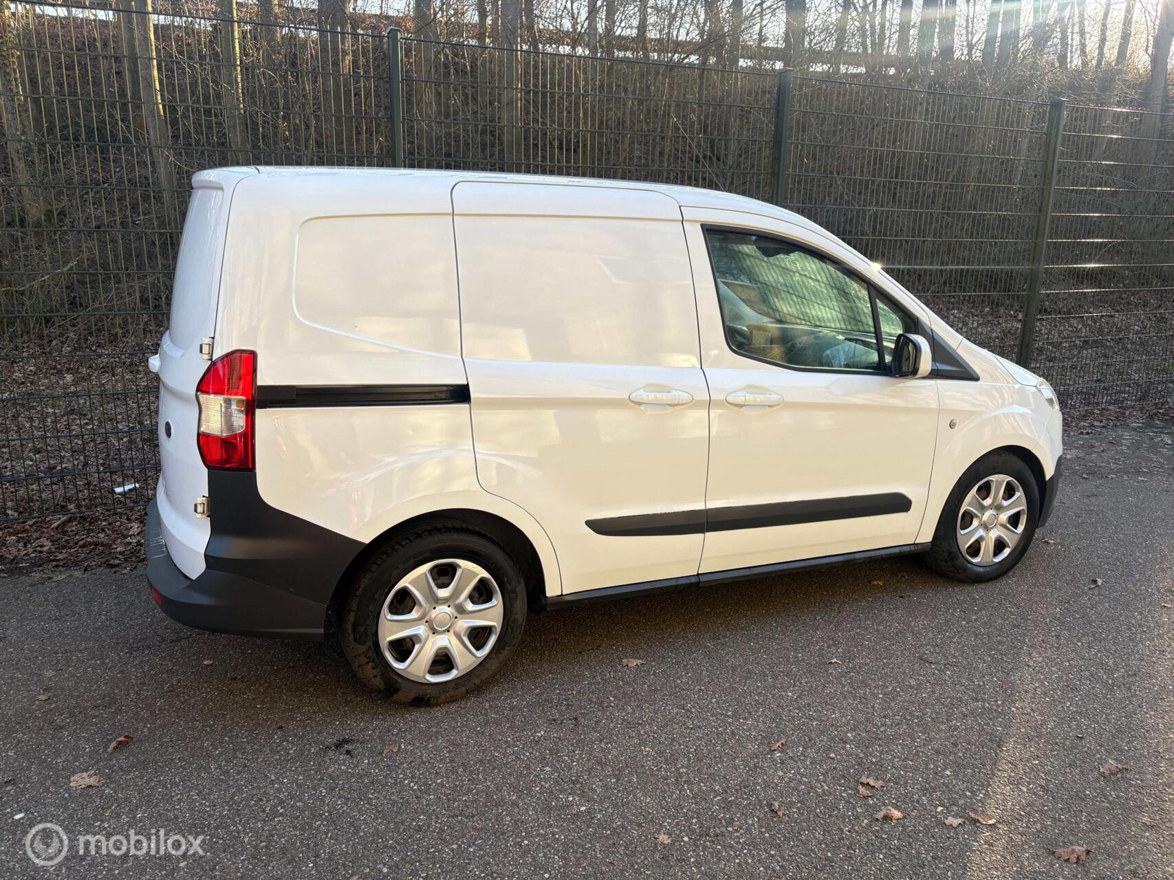 Foto van Ford Transit Courier