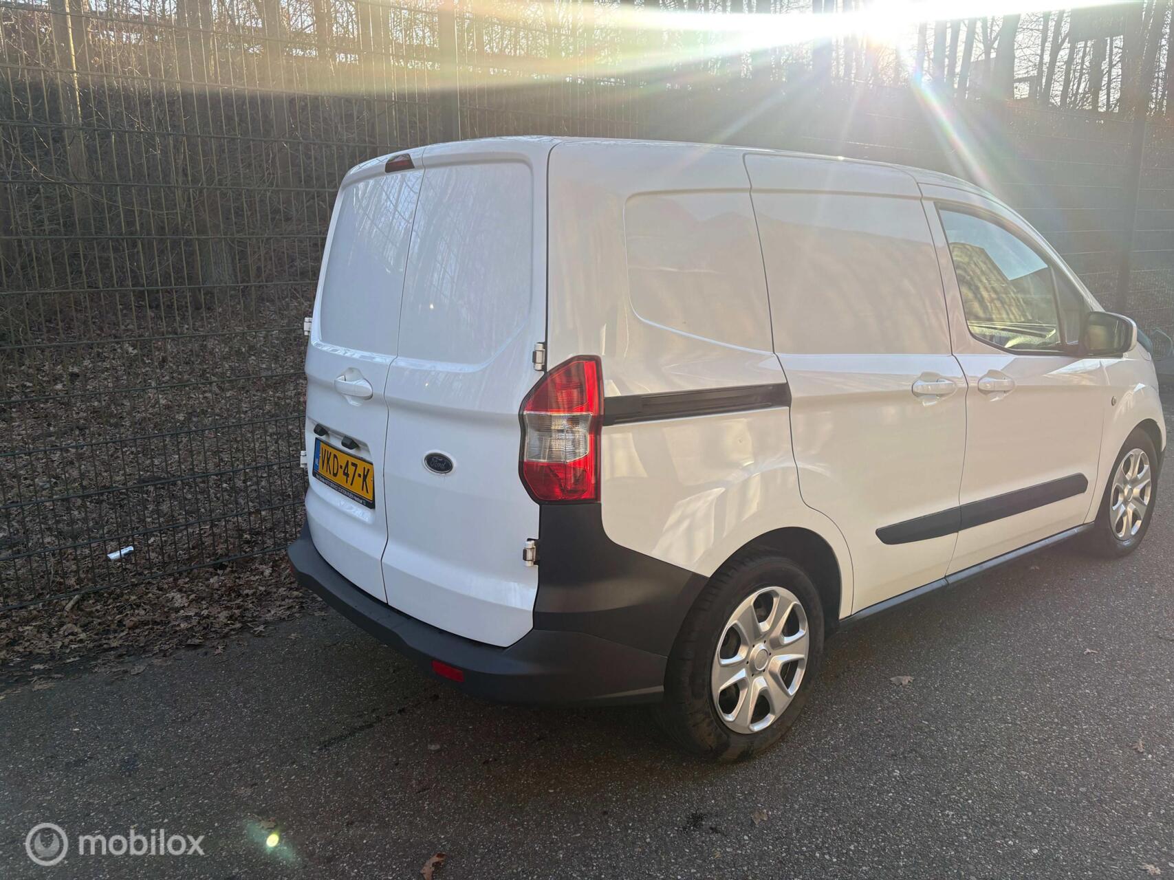 Foto van Ford Transit Courier