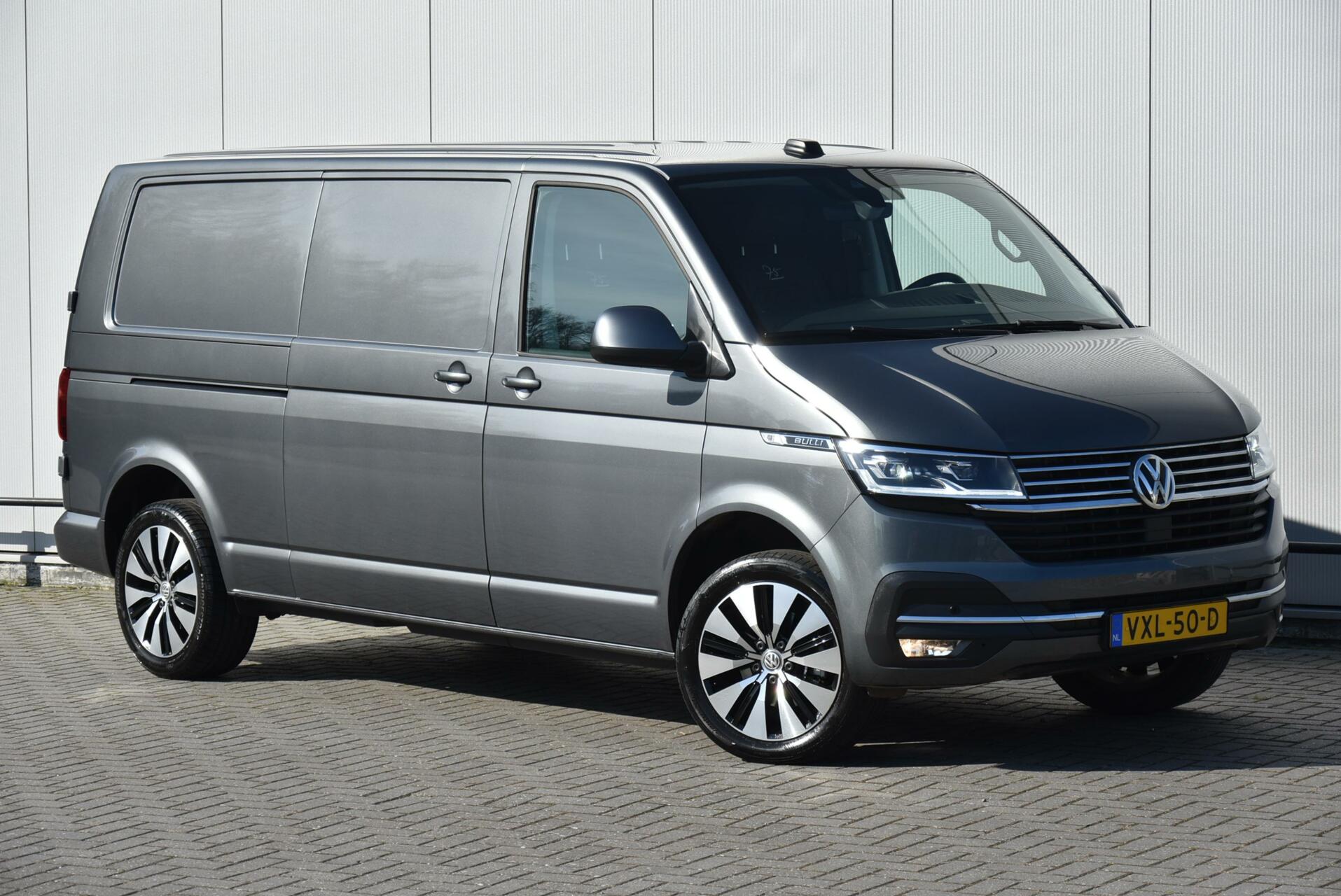 Volkswagen Transporter 2.0 TDI L2H1 BULLI 75" Edition BOMVOL 2023 - voorkant