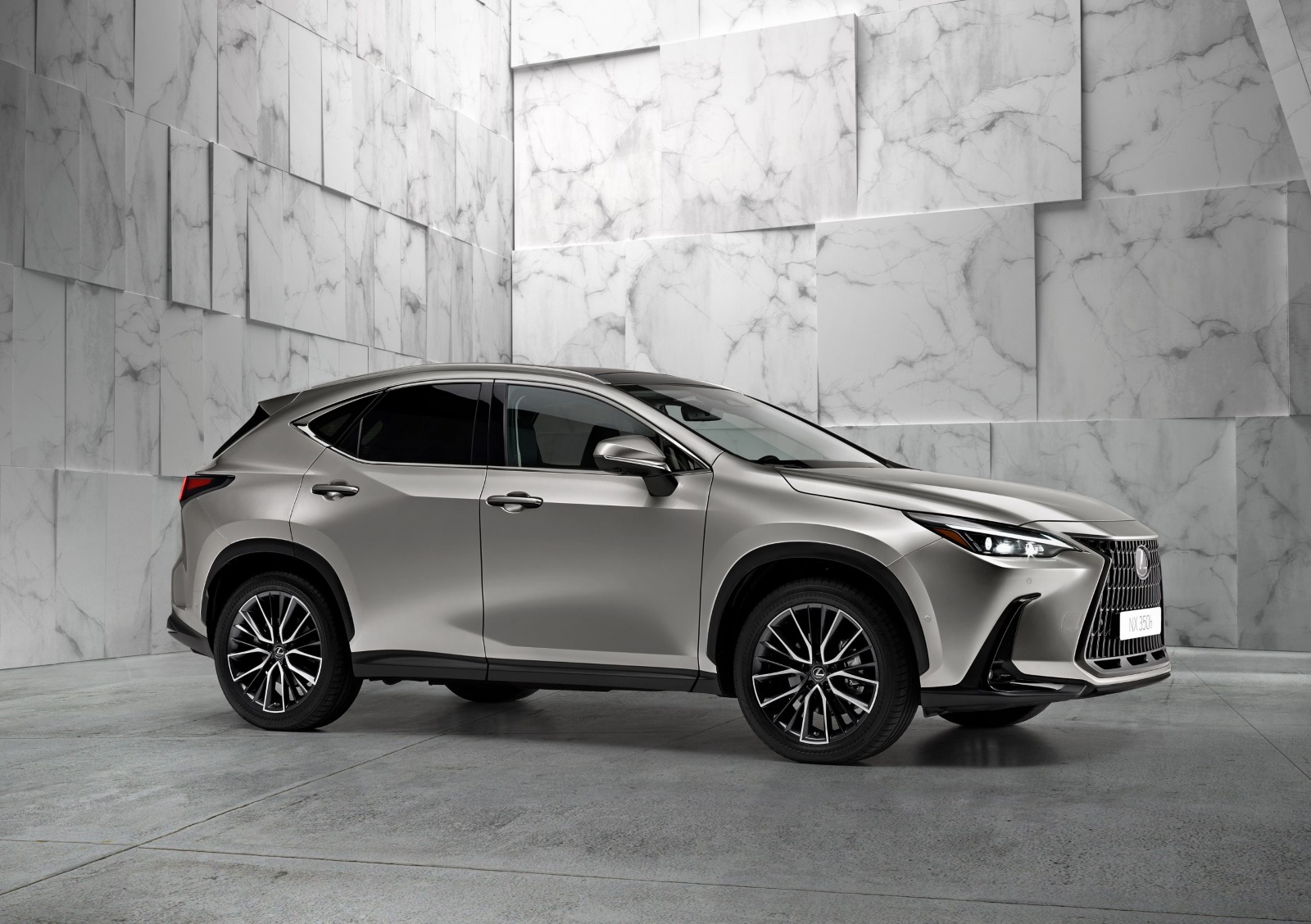 Lexus NX 450h+ AWD Lux. Line 2025 - voorkant