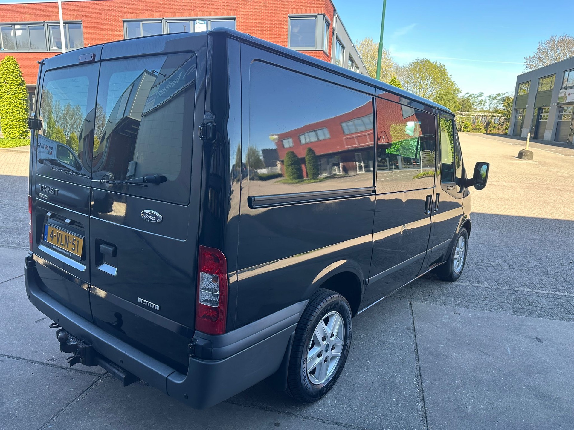 Foto van Ford Transit 260s DC 115dpf 4.36