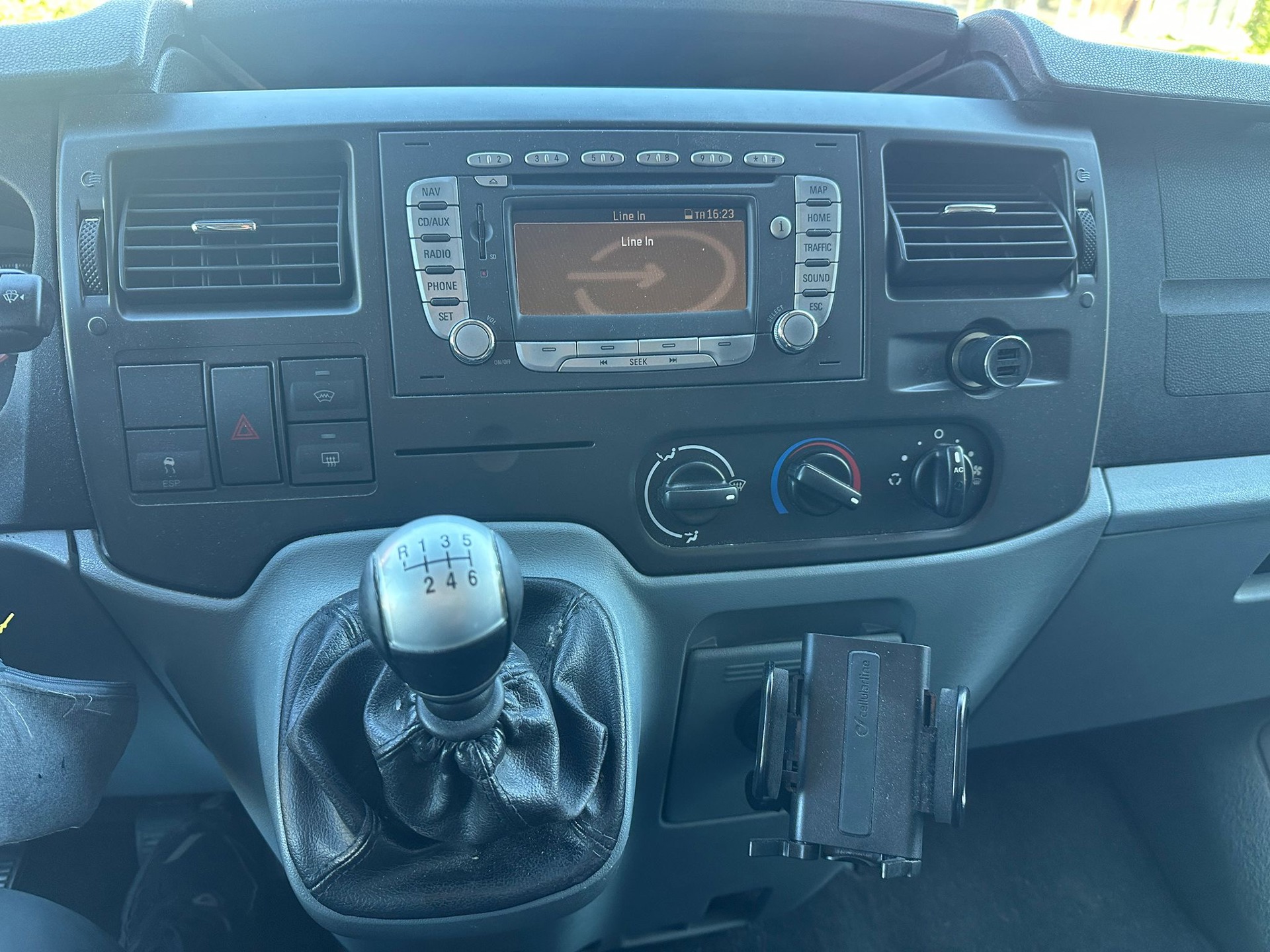 Foto van Ford Transit 260s DC 115dpf 4.36