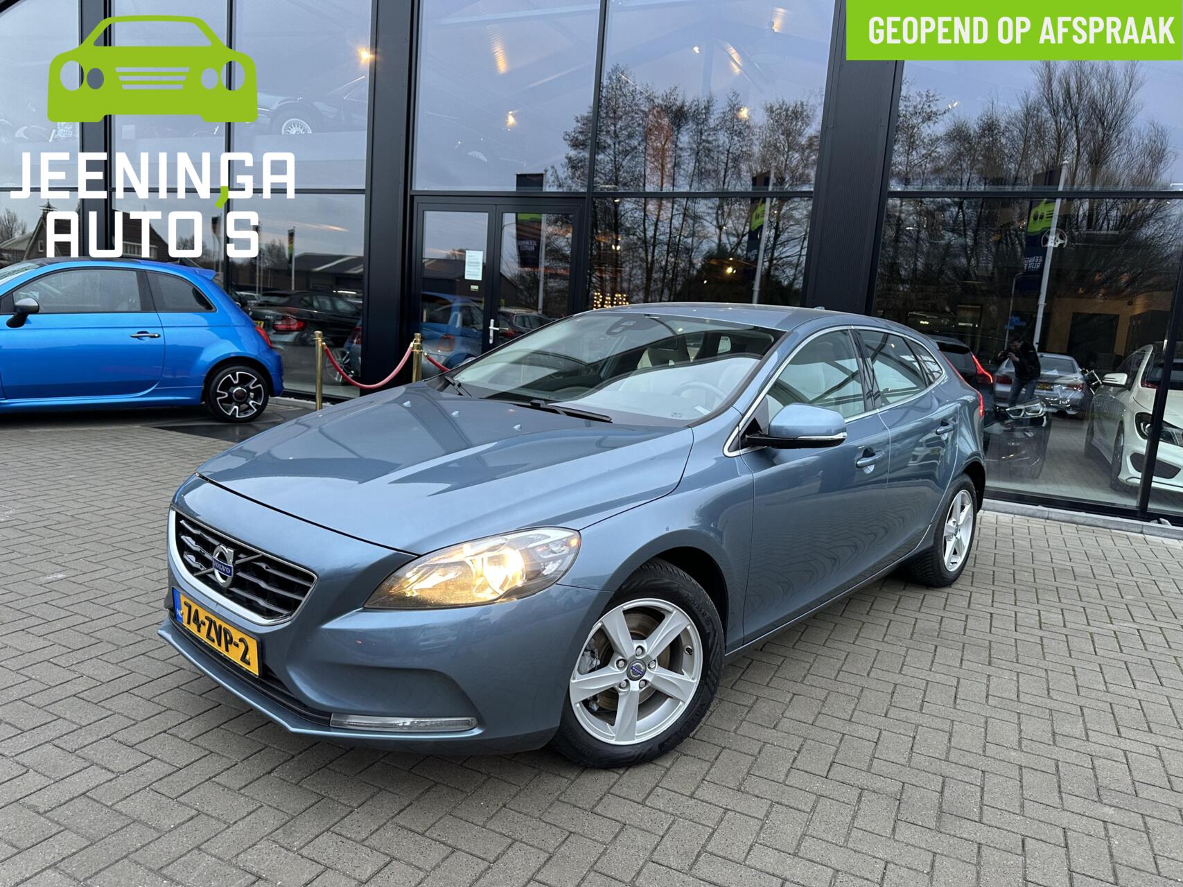 Volvo V40 T3 Momentum|Camera|Navi|Clima|PDC 2013 - voorkant