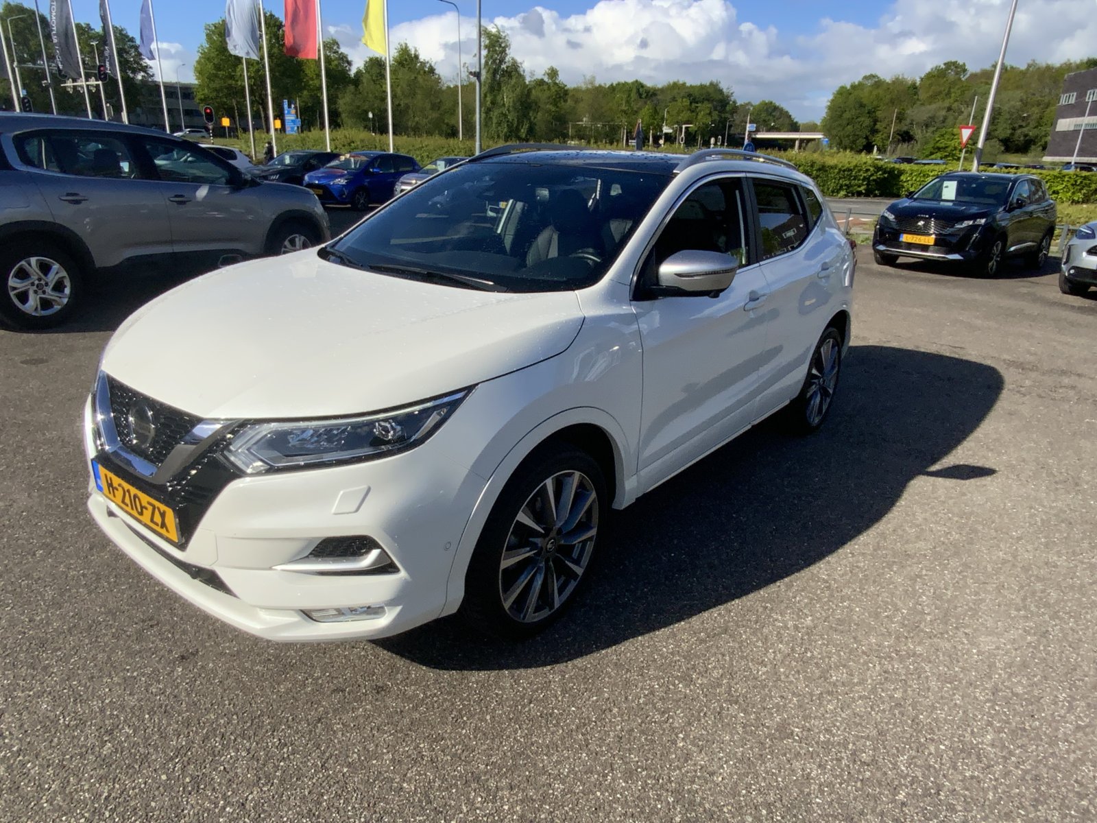 Nissan Qashqai 1.3 DIG-T Tekna + 2019 - voorkant