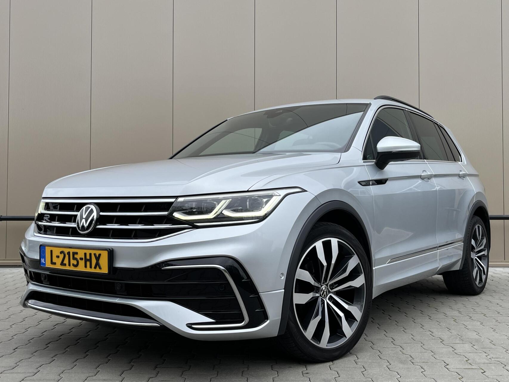 Volkswagen Tiguan 1.5 TSI DSG R-Line | Keyless | Org NL | 20" | Achteruitrijcamera 2021 - voorkant
