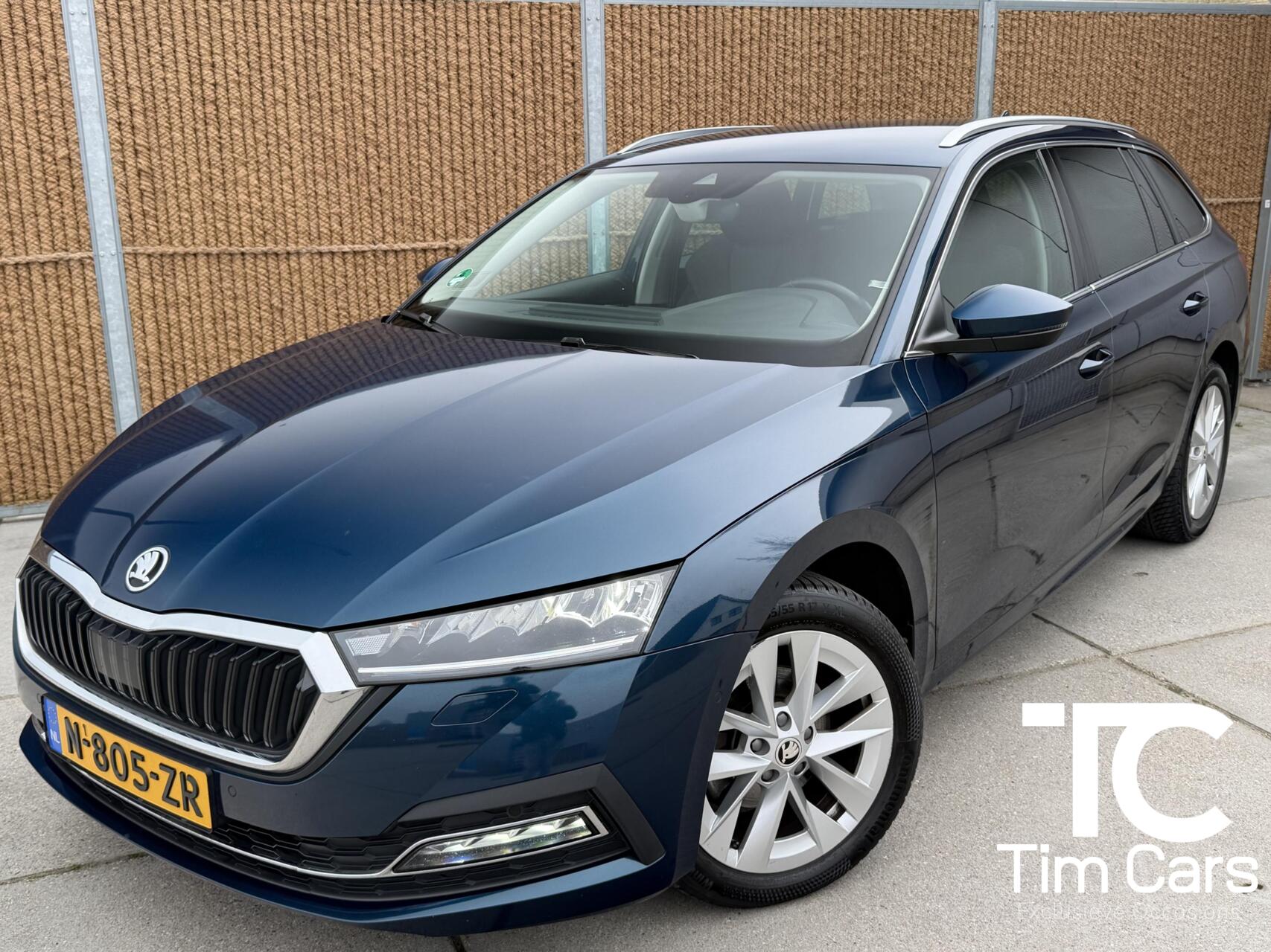Skoda Octavia 1.0 TSI Business Edition Plus Stuur&stoelverwarming | Elektrisch bedienbare achterklep | Adaptieve cruise control | Grootlicht assistent | DAB | Navigatiesysteem | CarPlay | LED verlichting 2022 - voorkant