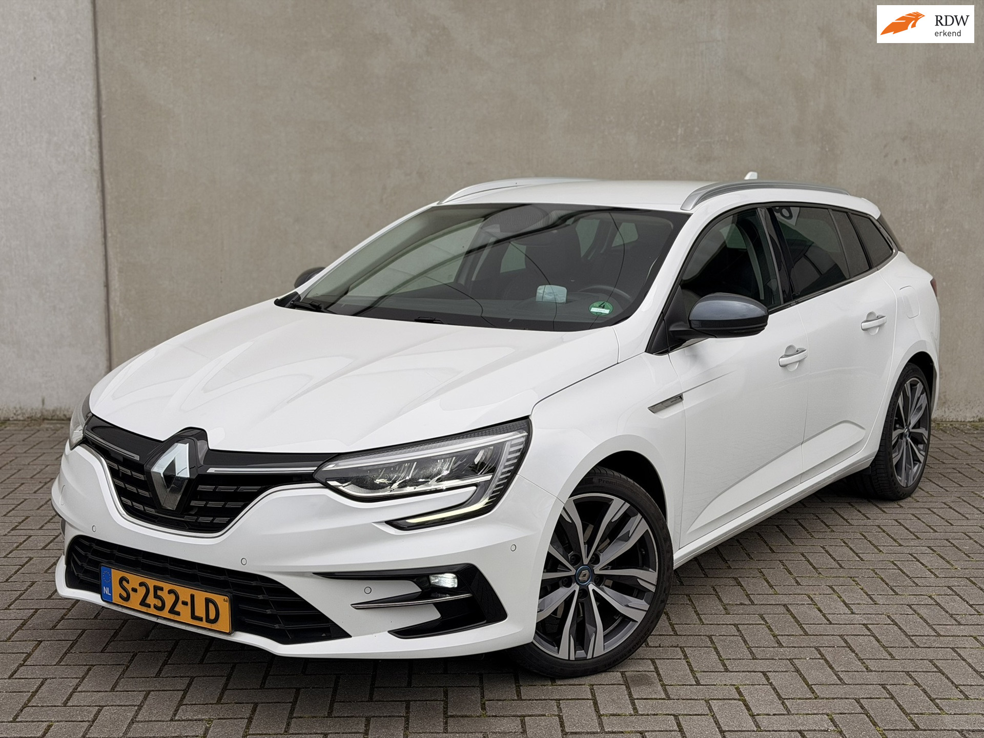 Foto van RENAULT MEGANE E-TECH PLUG-IN HYBRID