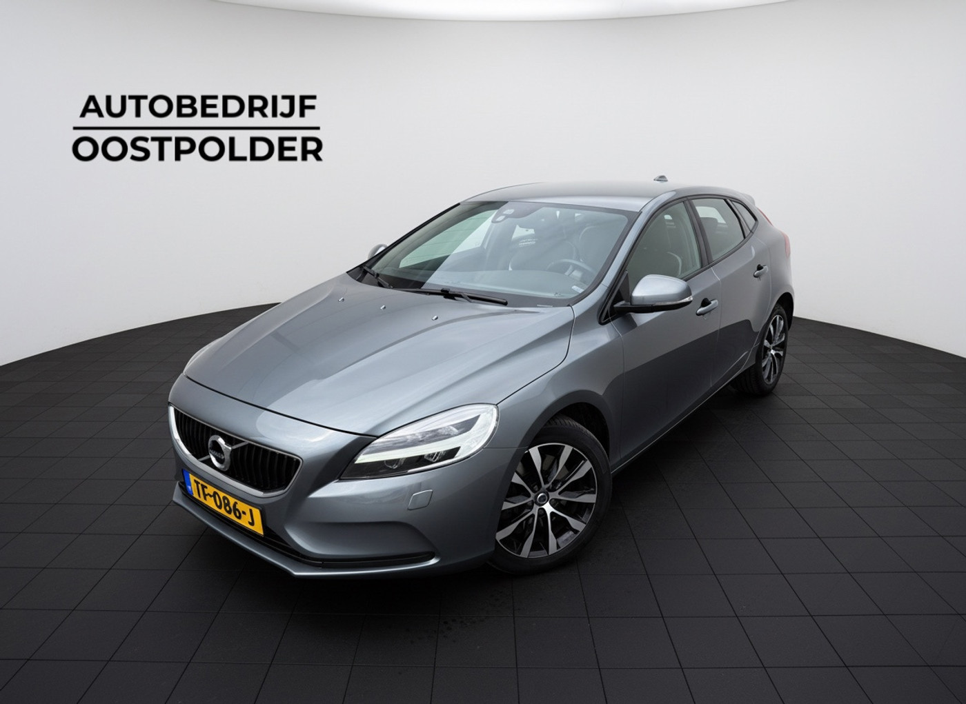 Volvo V40 1.5 T3 Dynamic Edition 2018 - voorkant