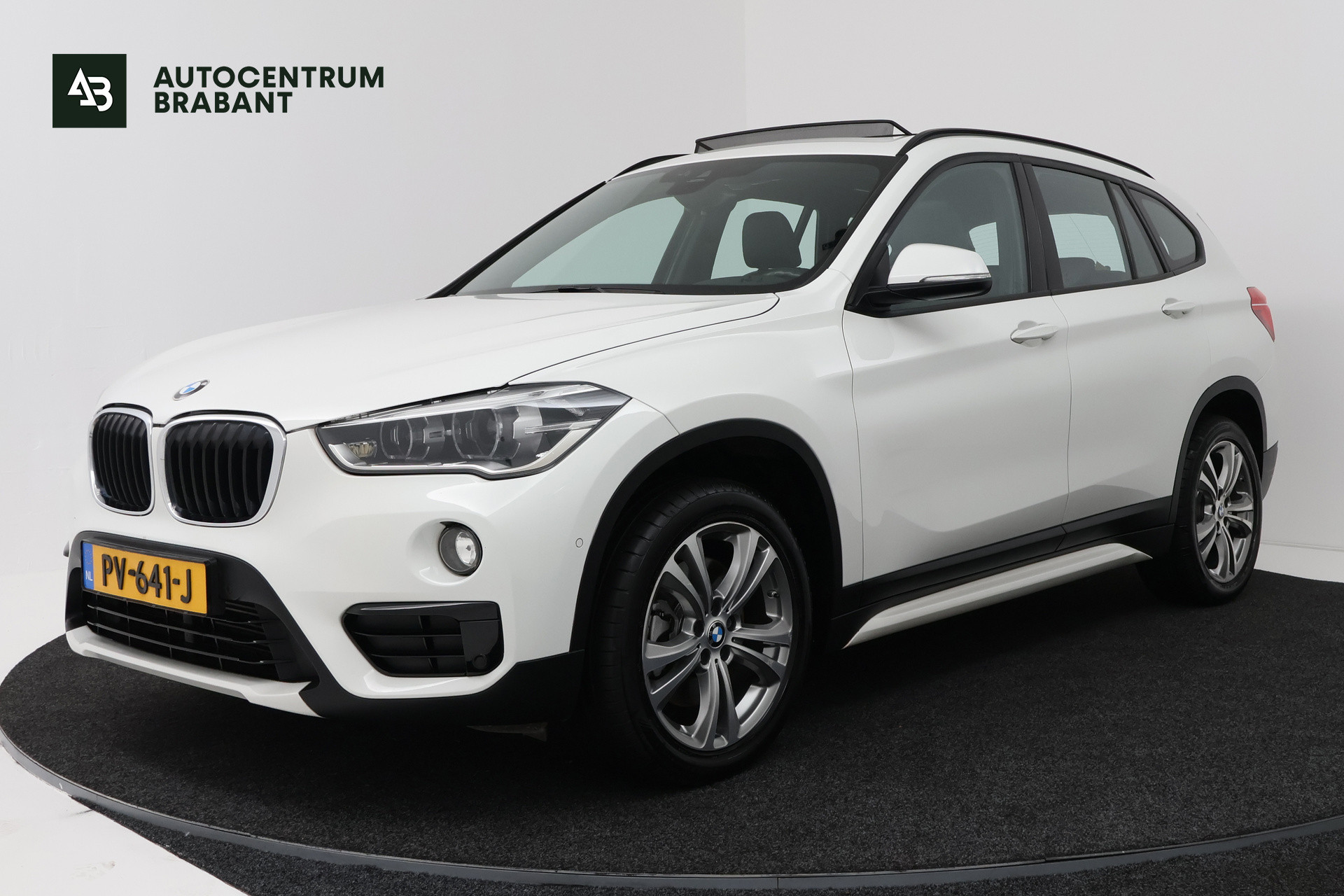 Foto van BMW X1 SDRIVE20I