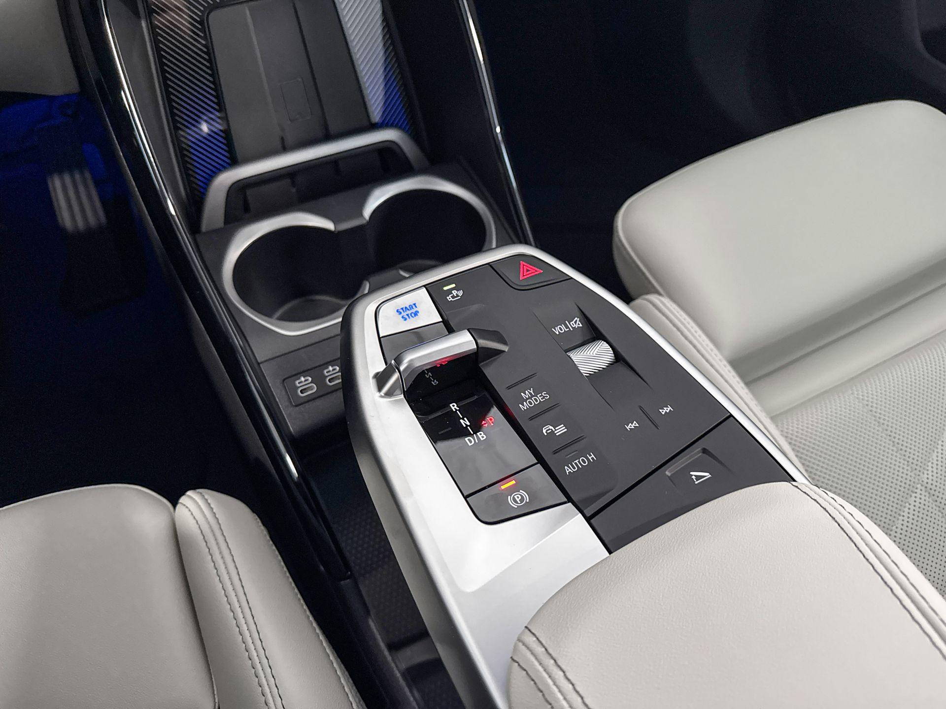Foto van BMW Ix1