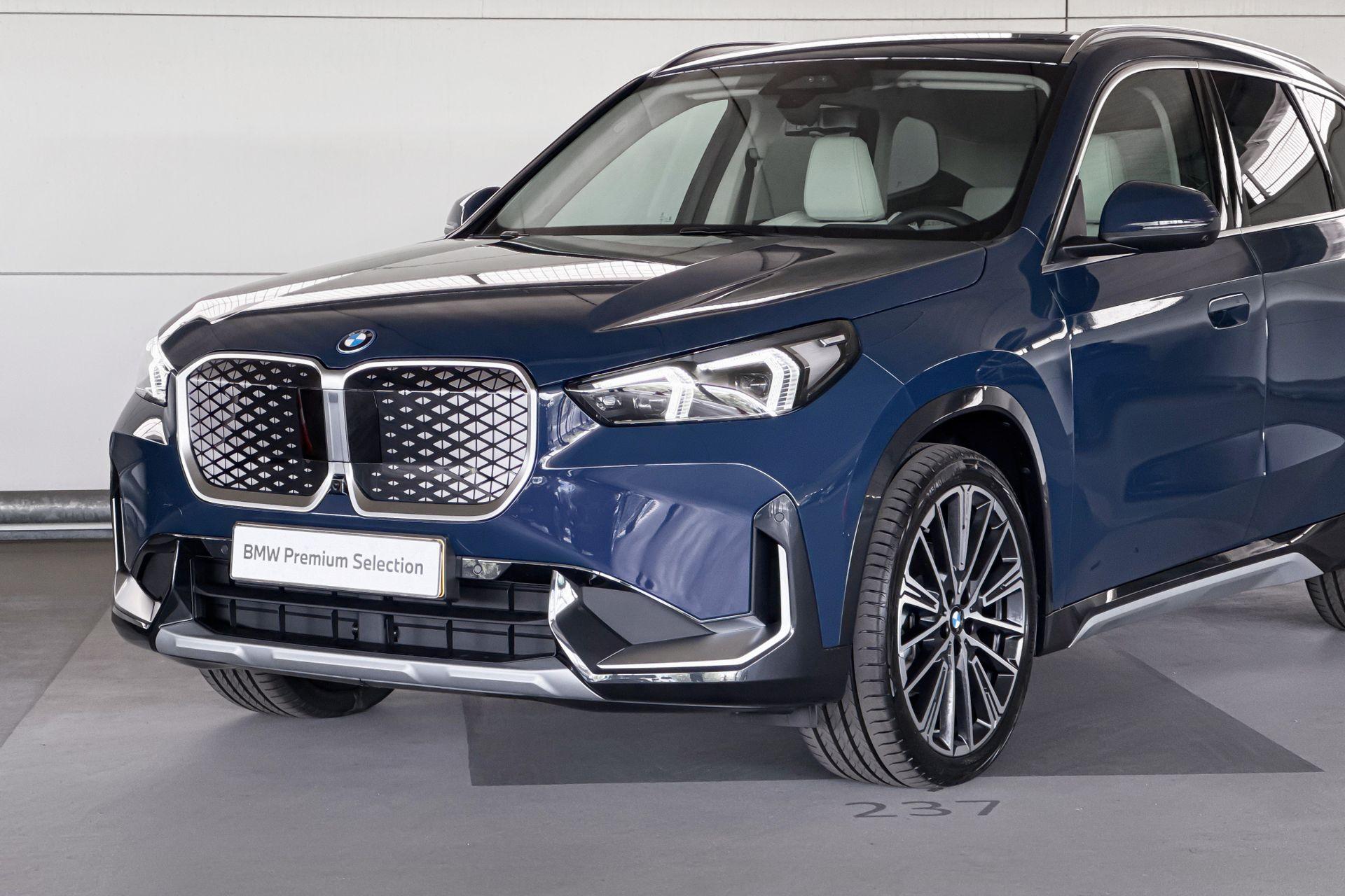 Foto van BMW Ix1