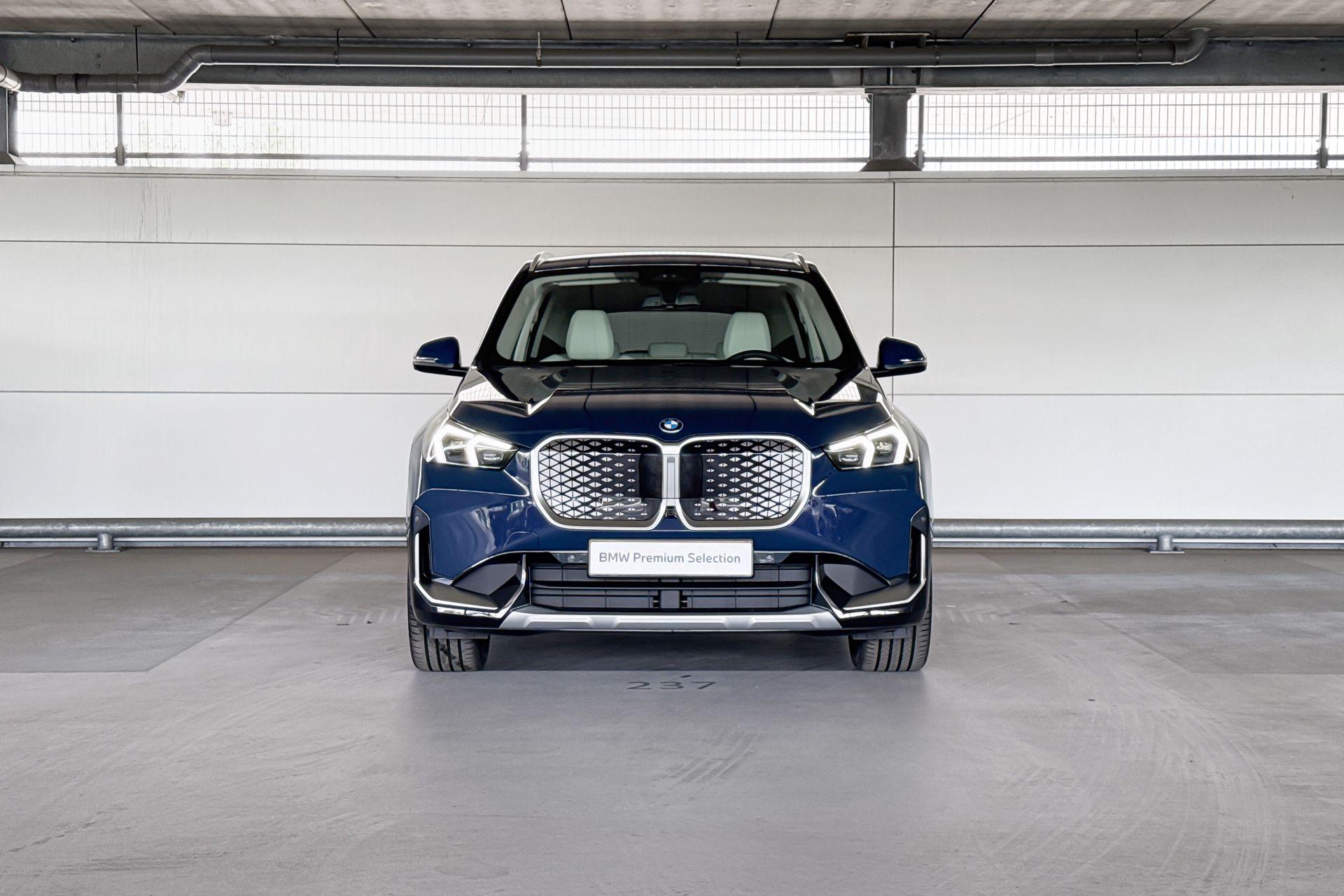 Foto van BMW Ix1