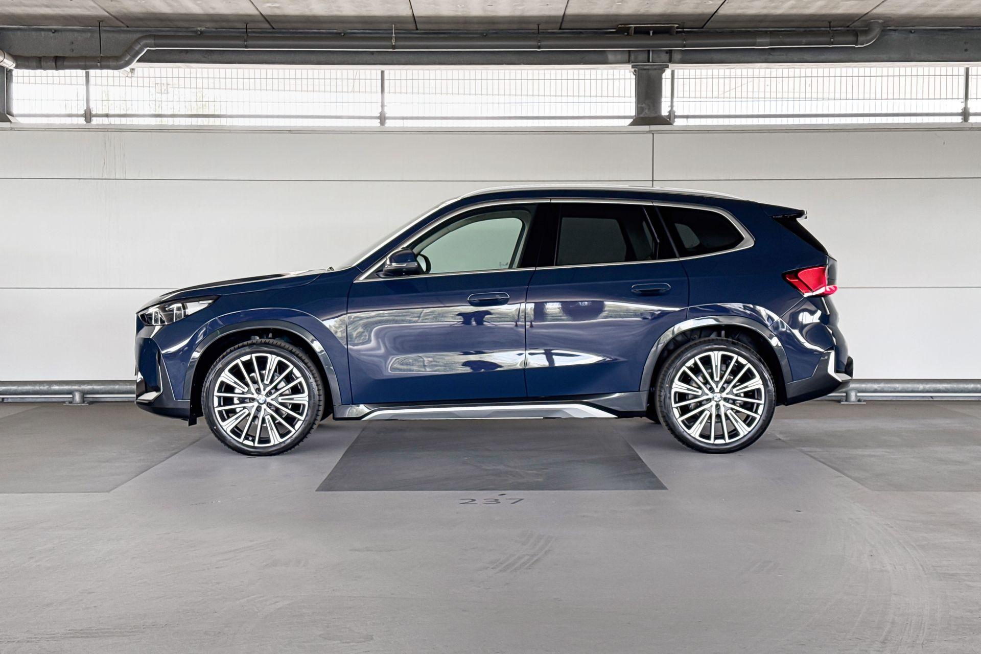 Foto van BMW Ix1