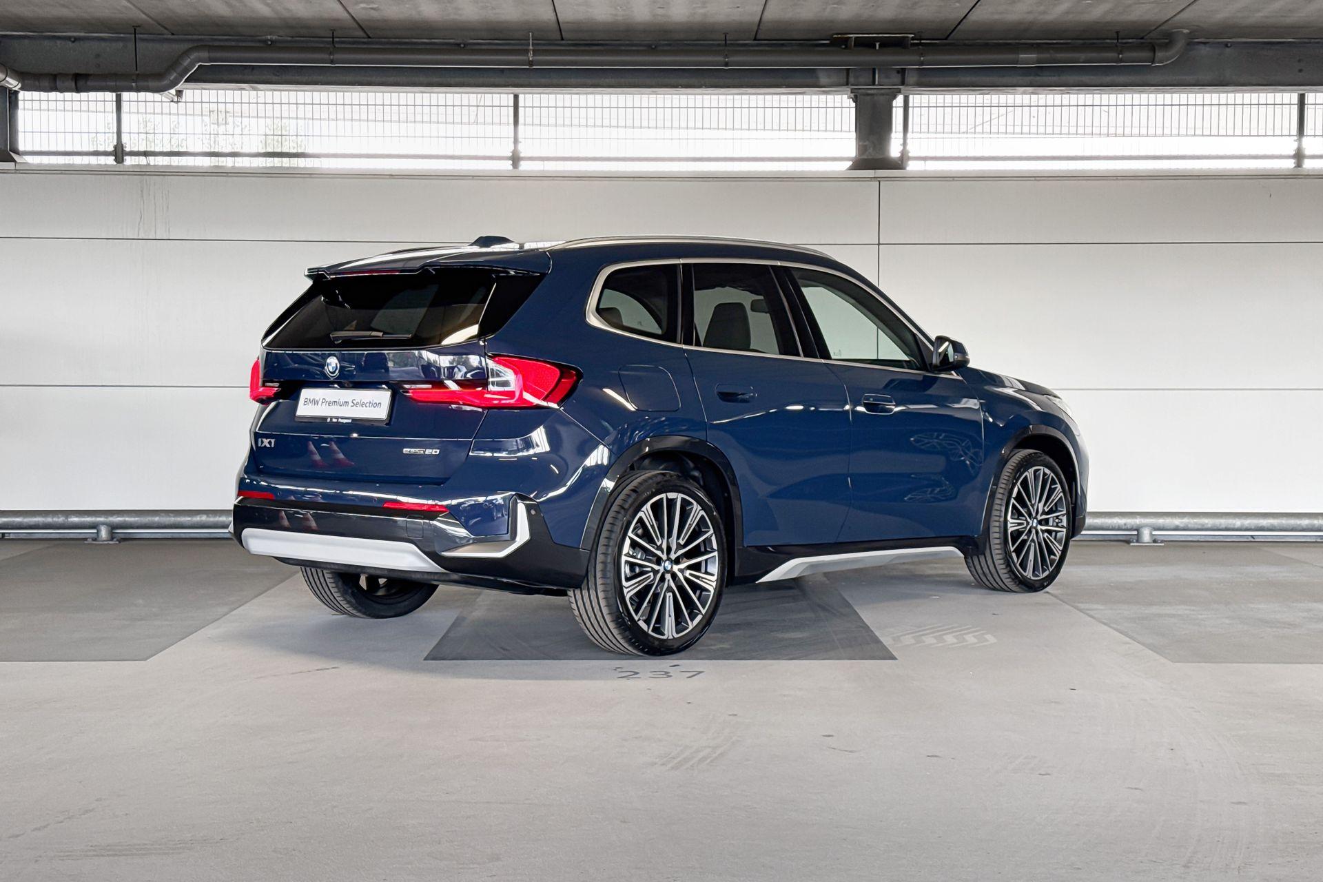 Foto van BMW Ix1