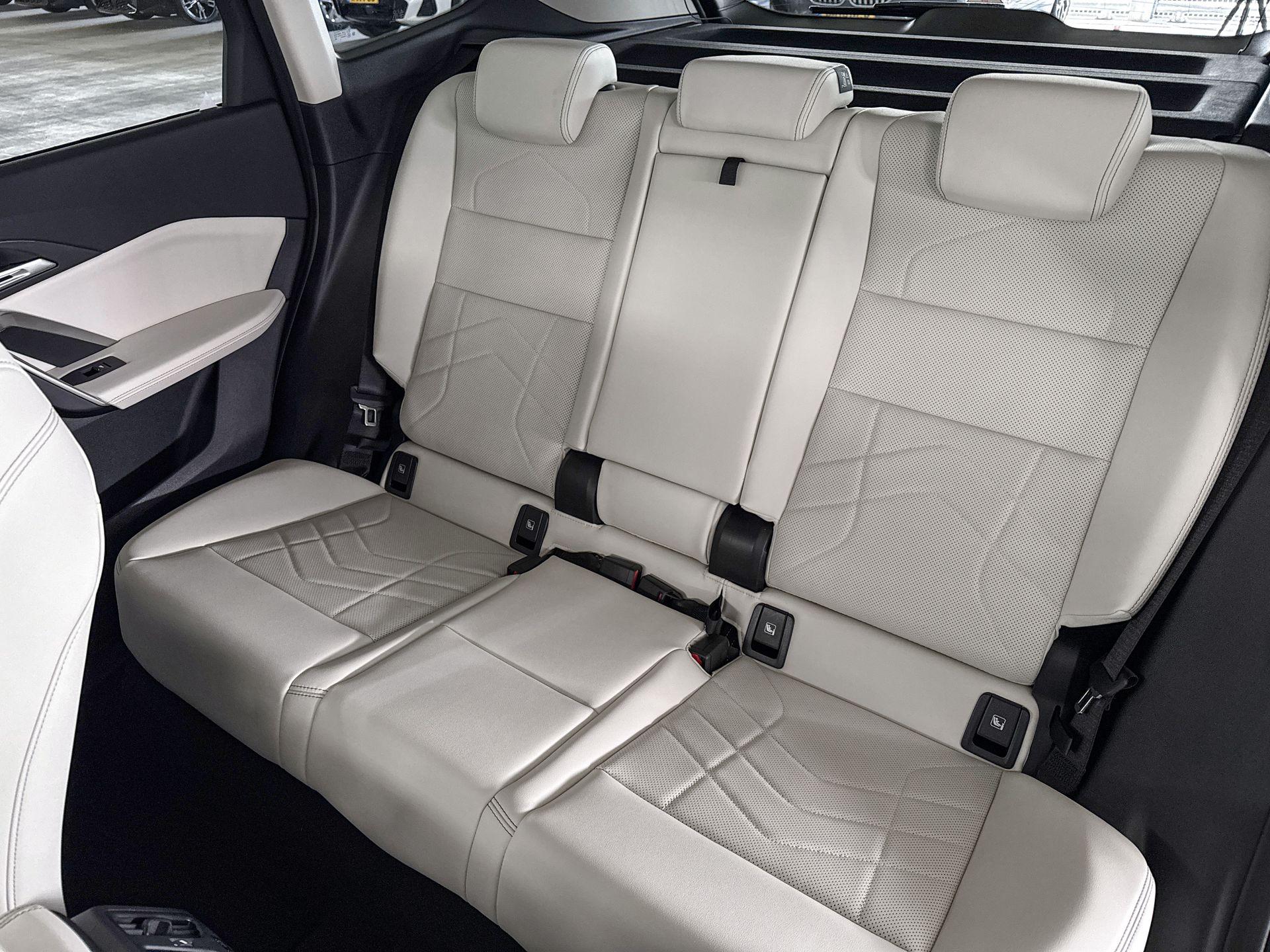 Foto van BMW Ix1