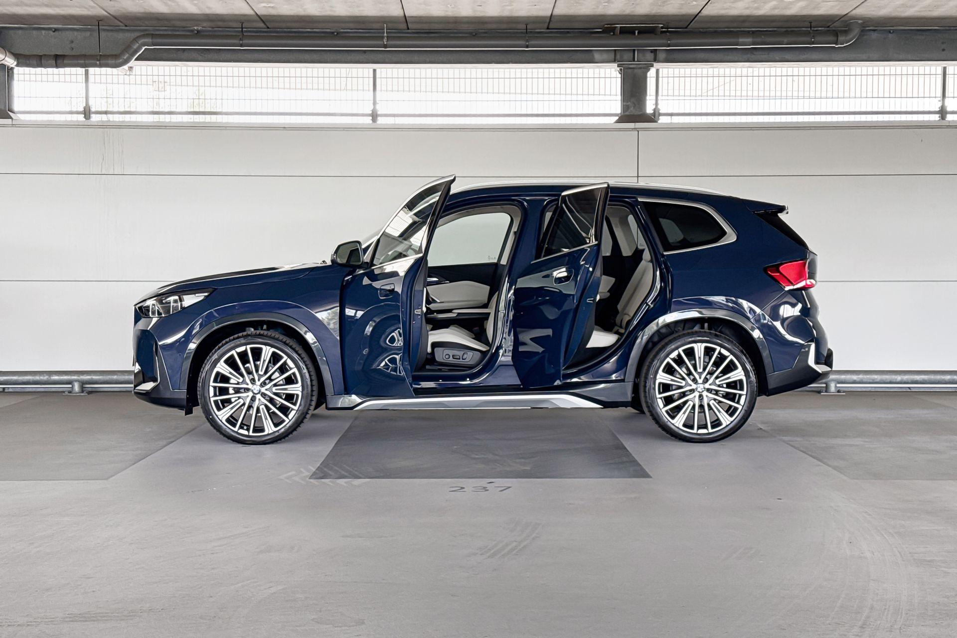 Foto van BMW Ix1
