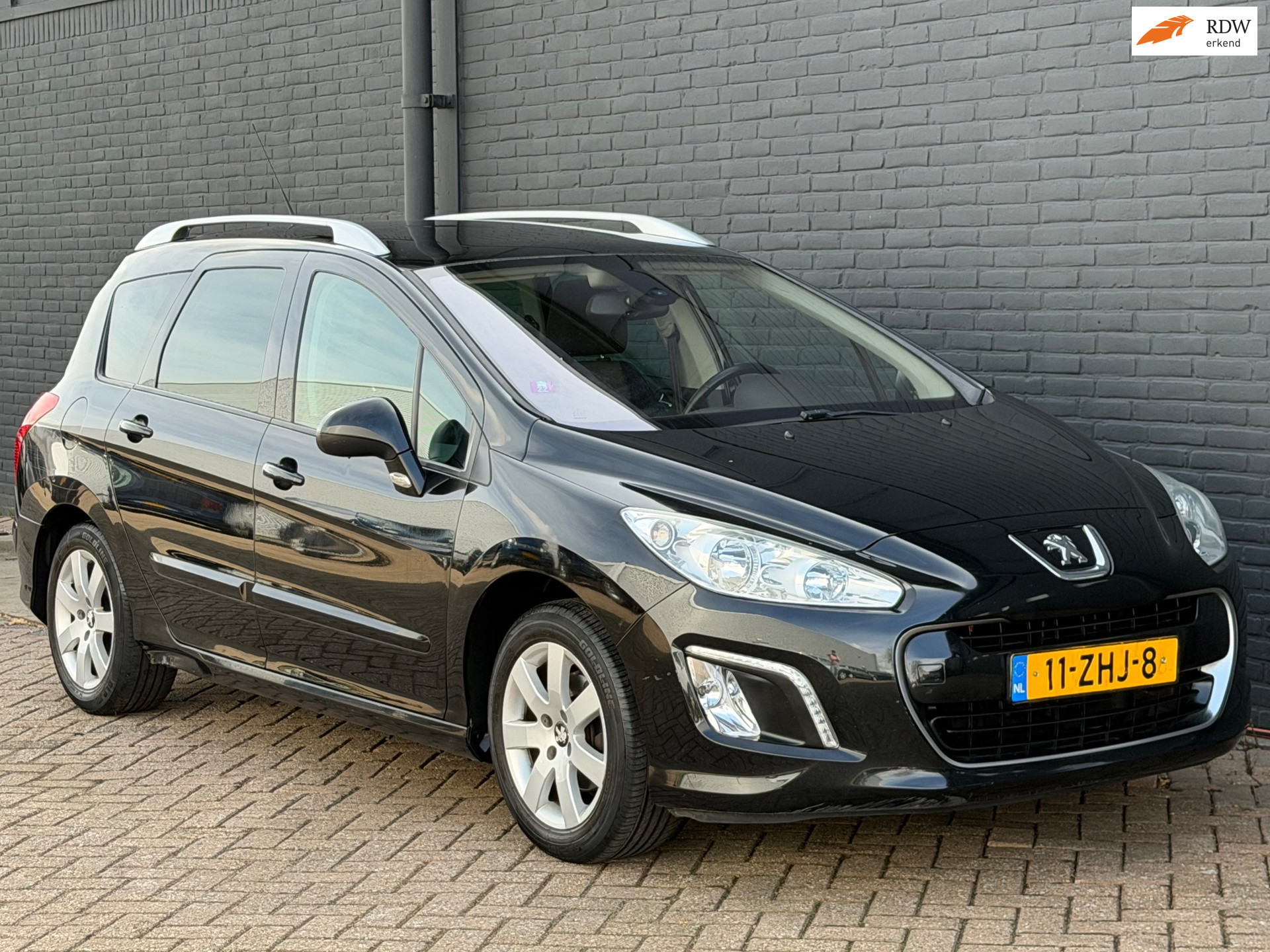 Peugeot 308 1.6 VTi Active CLIMA CRUISE PDC PANO TREKHAAK 2012 - voorkant