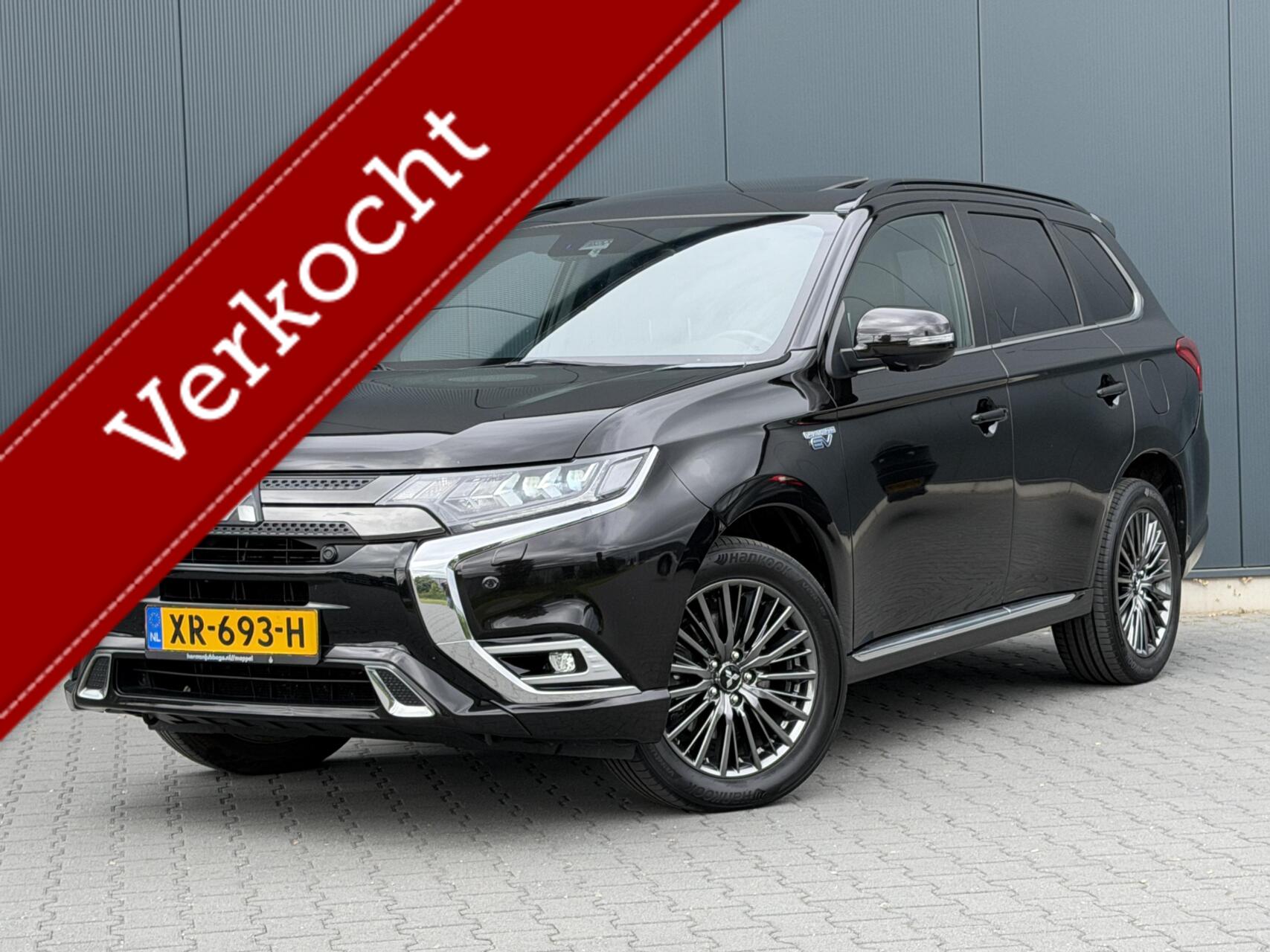 Mitsubishi Mitsubishi Outlander 2.4 PHEV S-Edition Schuifdak - Diamand Stiching - Led Koplampen - Volle Auto 2019 - voorkant
