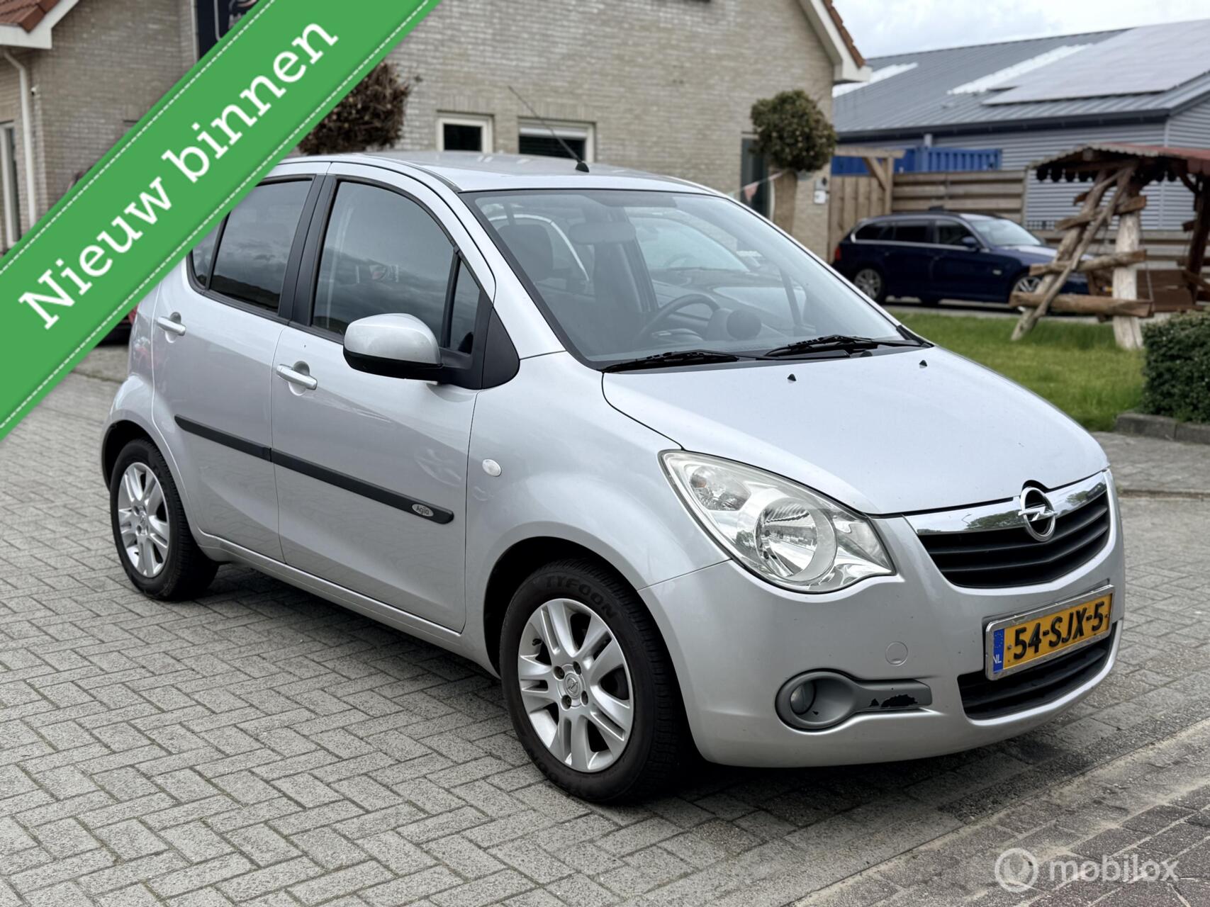 Opel Agila 1.0 Edition 2011 - voorkant