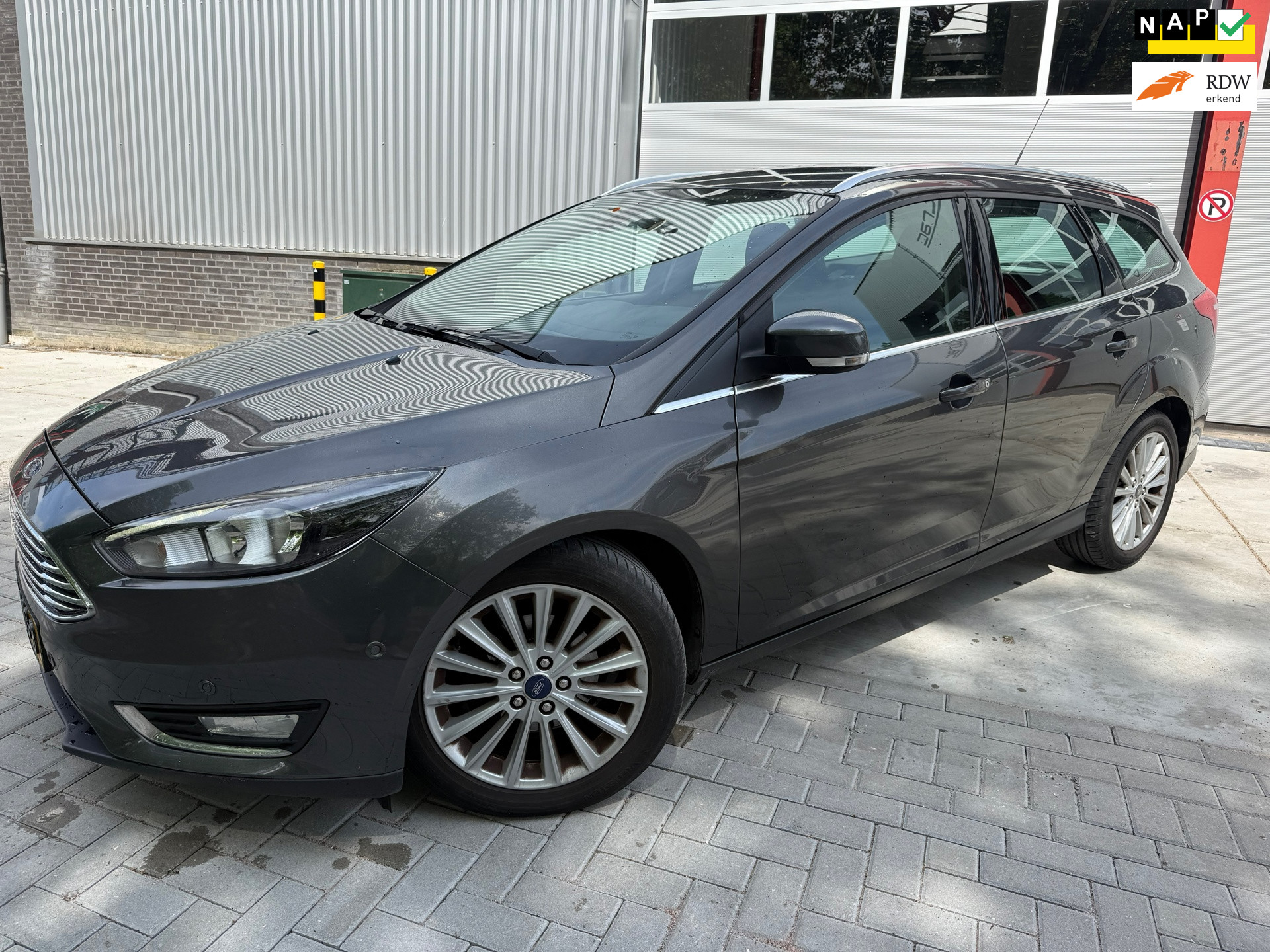 Ford Focus 1.0 First Edition Nieuwe APK 2016 - voorkant