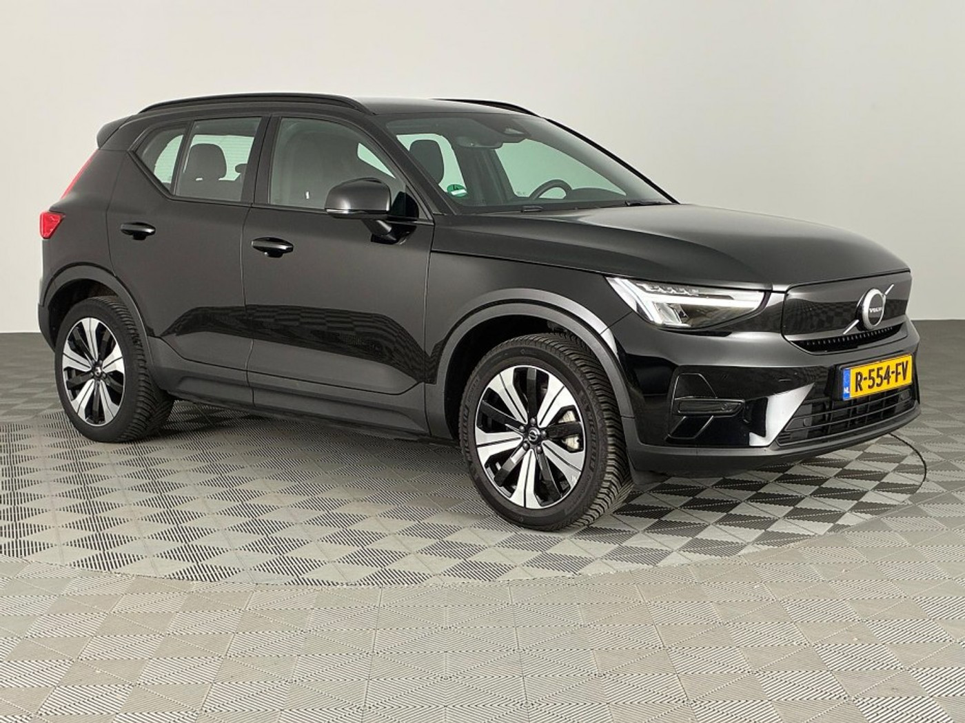 Volvo XC40 Recharge Core ✅ 1e Eigenaar -HEMELVAART OPEN!- 2022 - voorkant