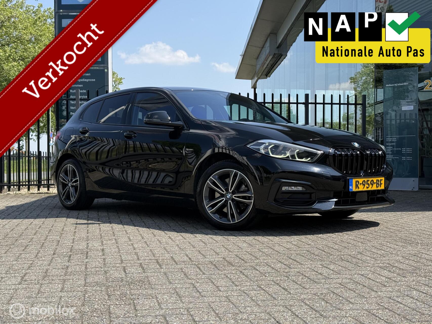 BMW 118i 118i High Executive|Leer|Stoelverwarming 2022 - voorkant