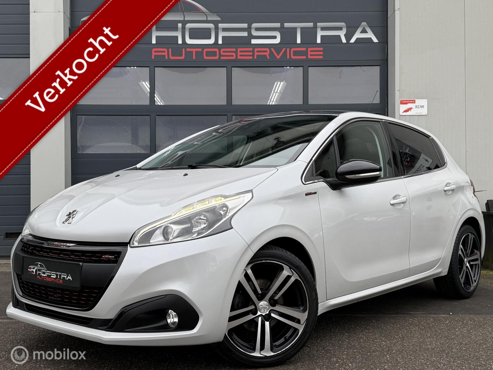 Peugeot 208 1.2 PureTech GT-line Pano CarPlay Camera Trekhk Vol! 2017 - voorkant