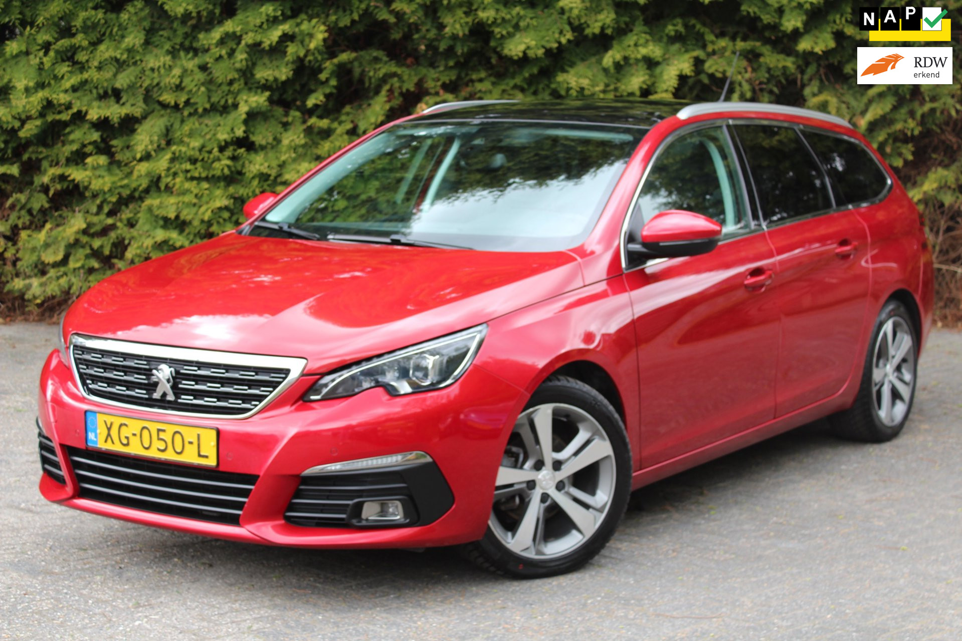 Peugeot 308 1.2 PureTech Blue Lease Premium 110PK | Lederen bekleding |Navigatie | Stoelverwarming | Trekhaak 2019 - voorkant