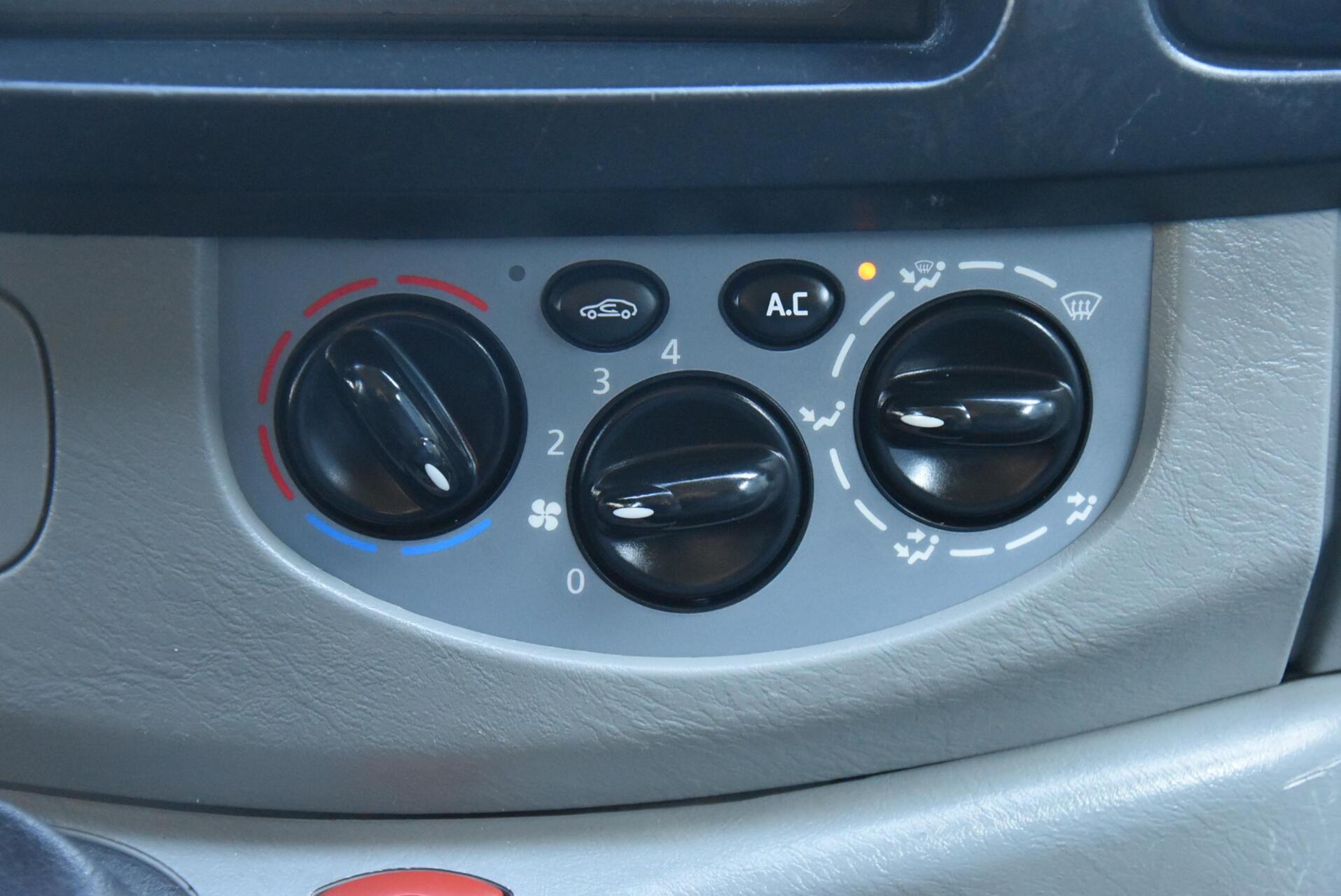 Foto van Renault Trafic T27 L1/h1 2.0 Dci 66kw E4