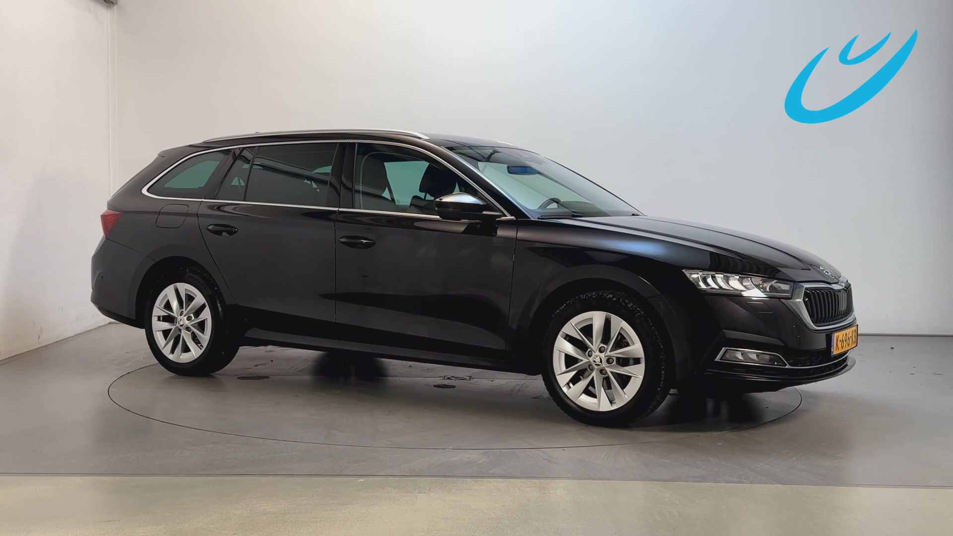 Skoda Octavia 1.0 TSI Business Edition Plus Trekhaak Adaptive Cruise Navigatie Sfeerverlichting Trekhaak 2021 - voorkant