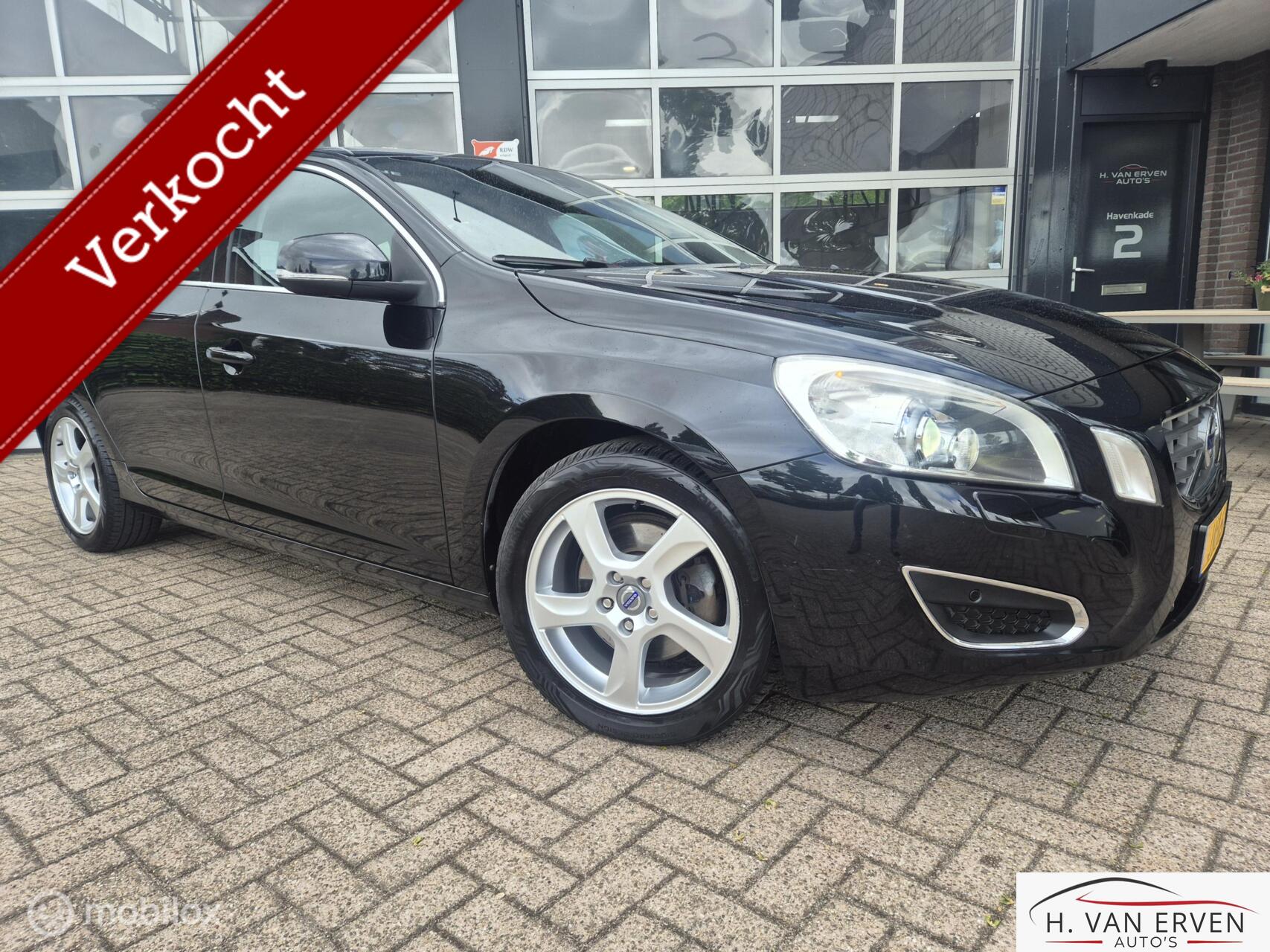 Volvo V60 1.6 T3 Momentum LEDER CAMERA XENON SCHUIFKANTELDAK 2011 - voorkant