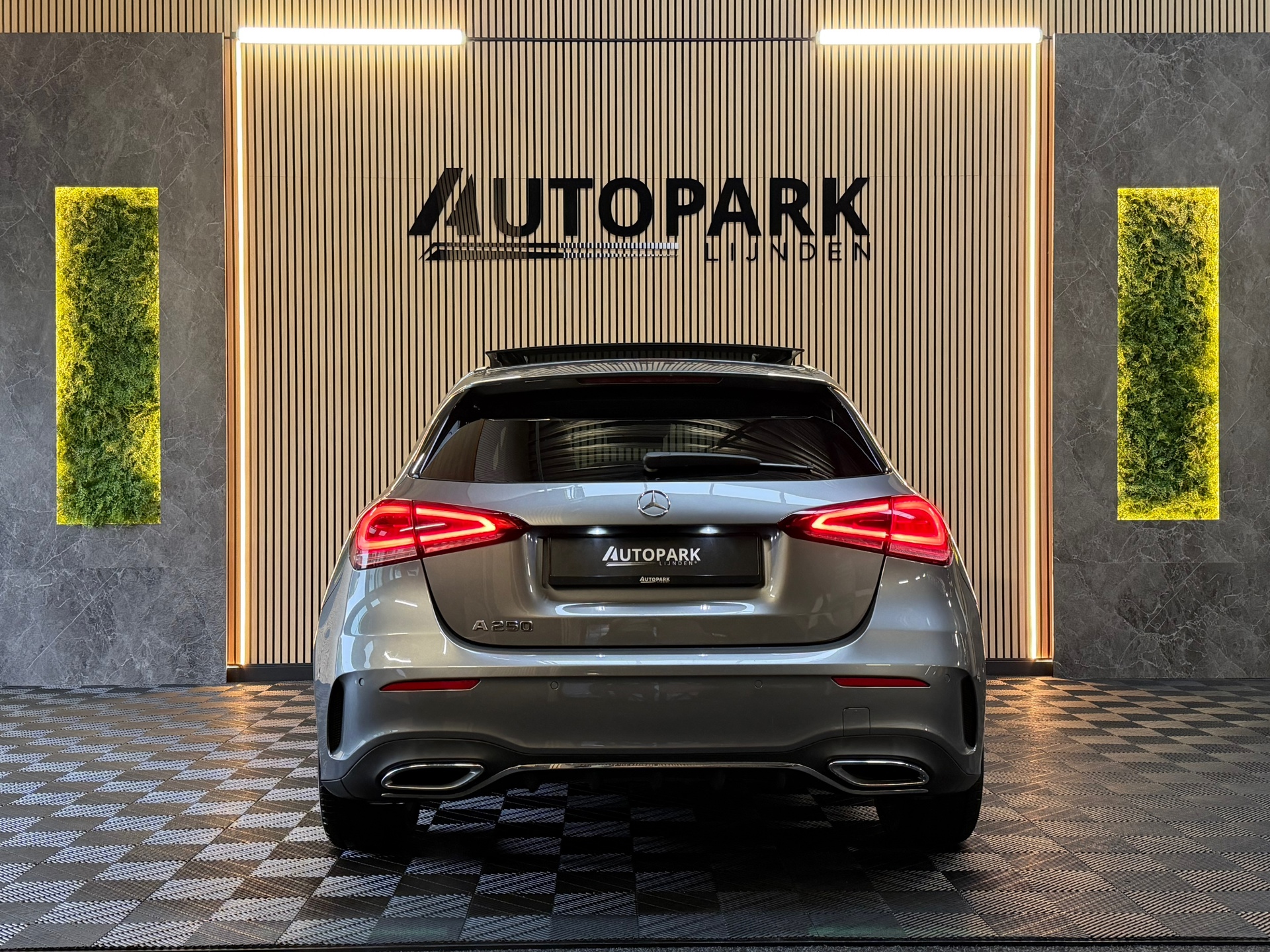 Foto van Mercedes-Benz A 250