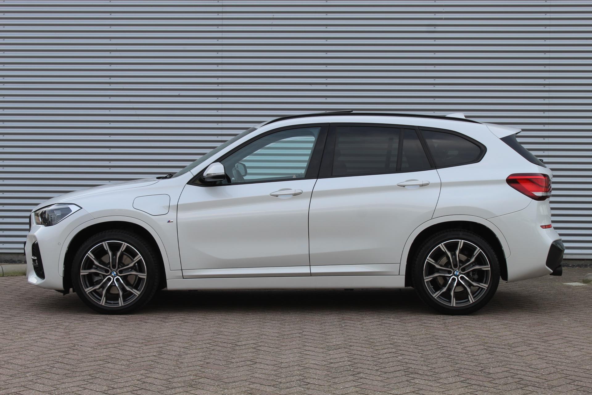 Foto van BMW X1 Xdrive25e