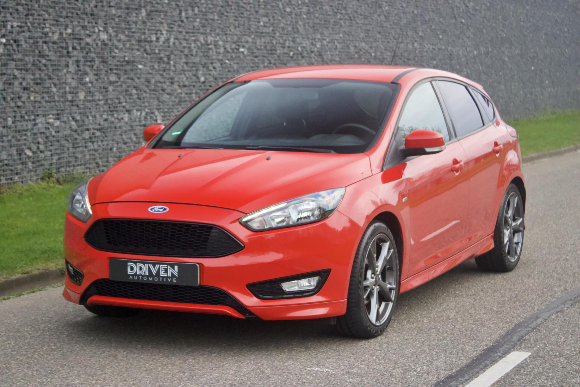 Ford Focus 1.0 ST Line | Dealer Auto - Cruise - Airco - Navi 2017 - voorkant