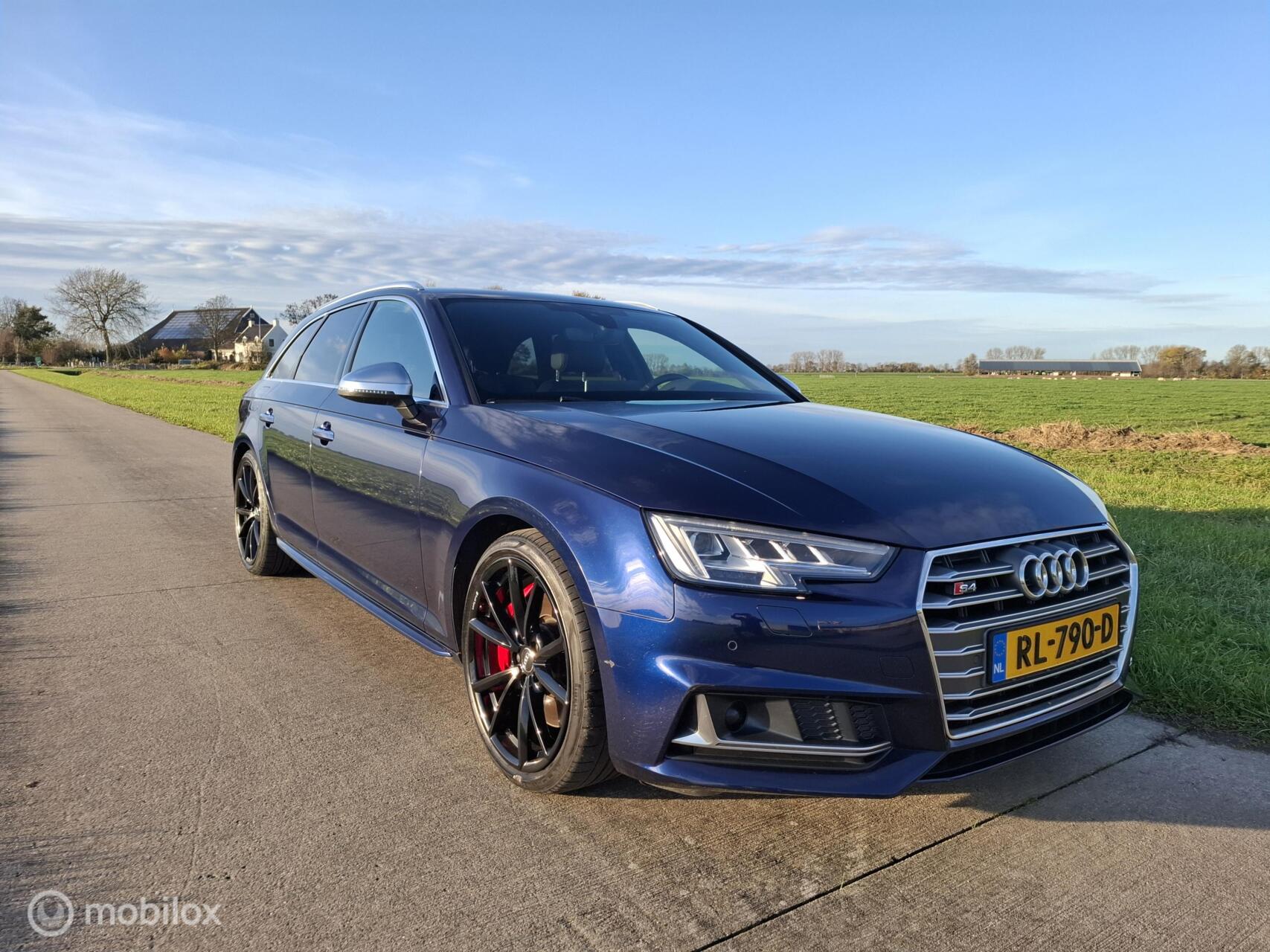 Foto van AUDI S4 AVANT