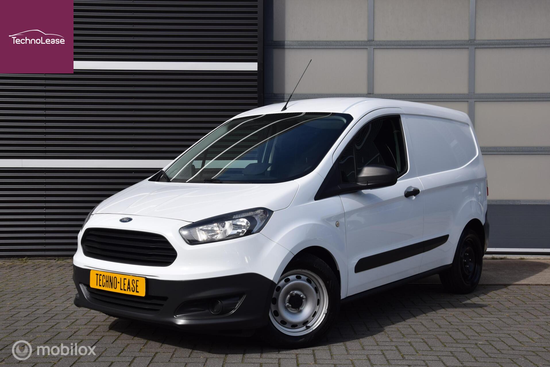 Ford Transit Courier 1.5 TDCI Economy Edition Betimmering en Cool & Connected pakket 2018 - voorkant