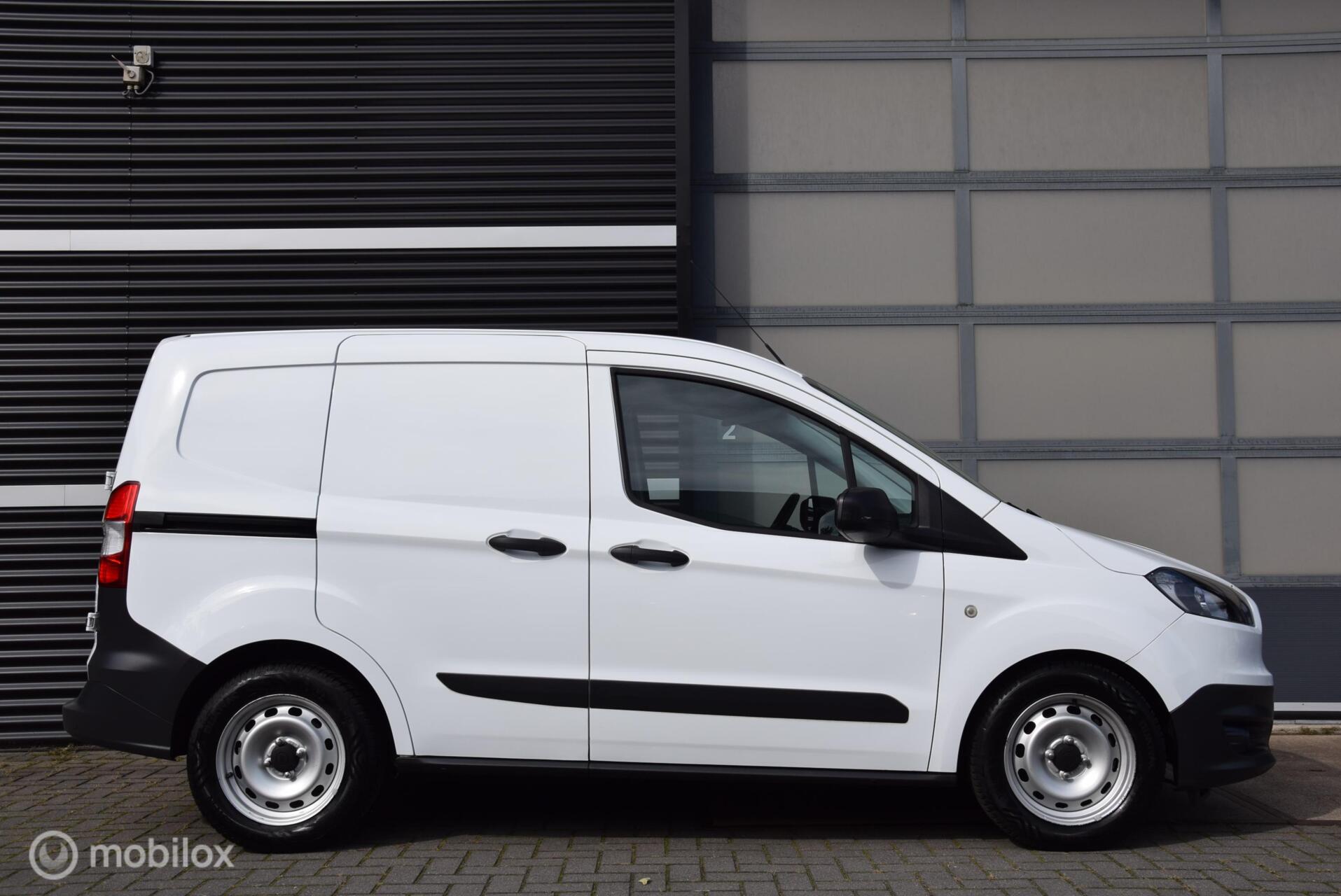 Foto van Ford Transit Courier