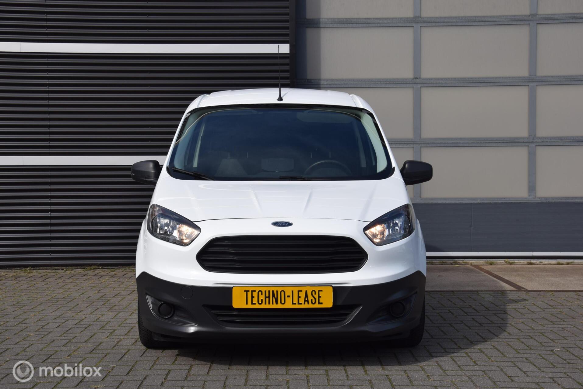 Foto van Ford Transit Courier