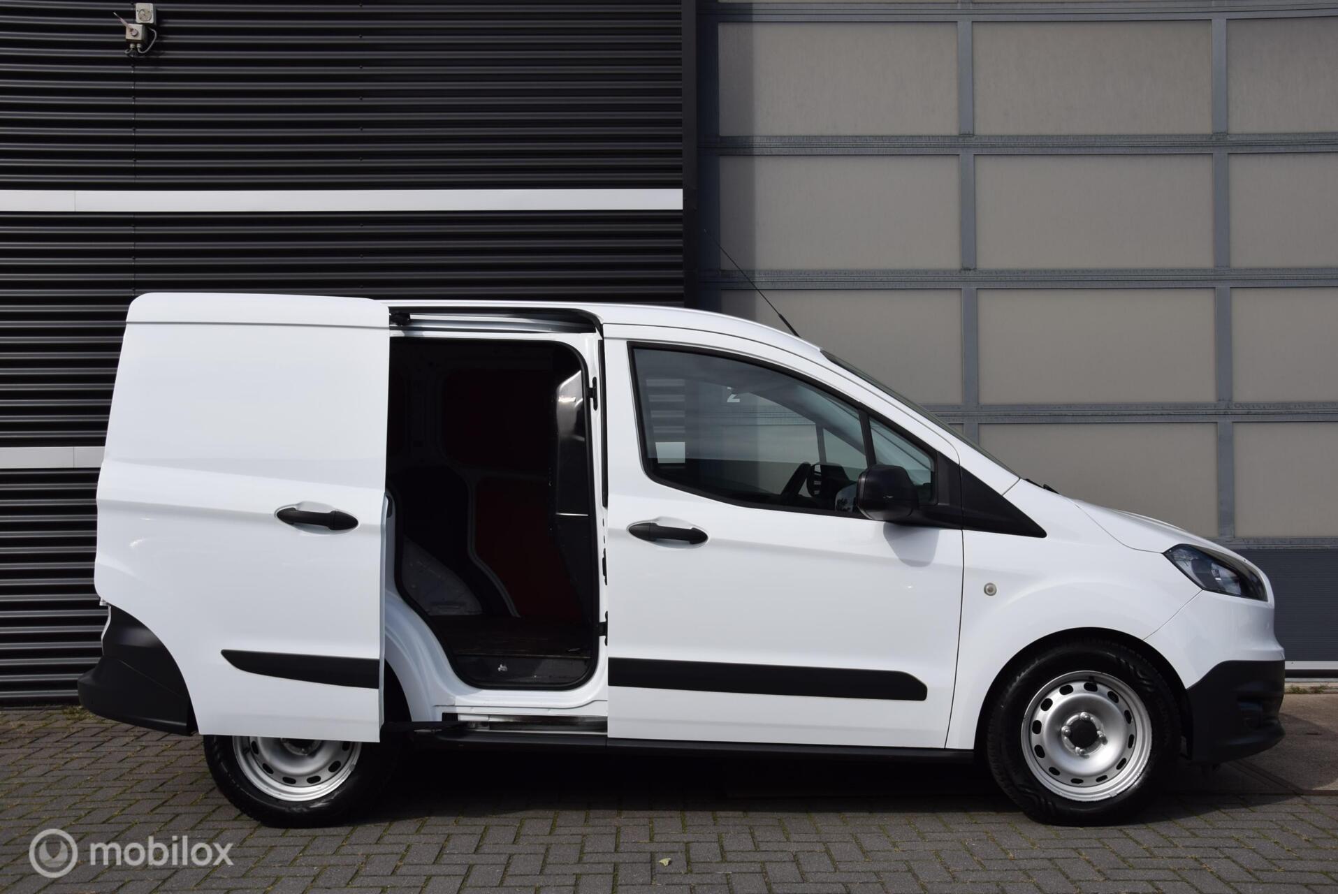 Foto van Ford Transit Courier