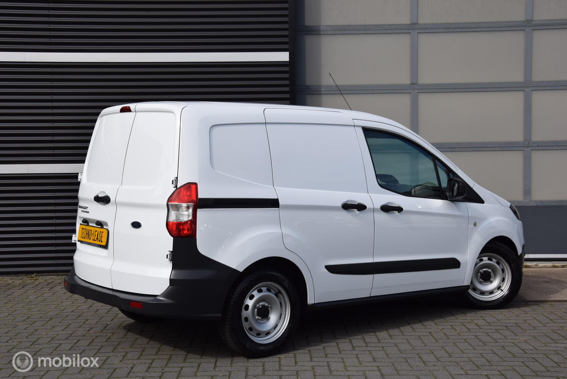 Foto van Ford Transit Courier