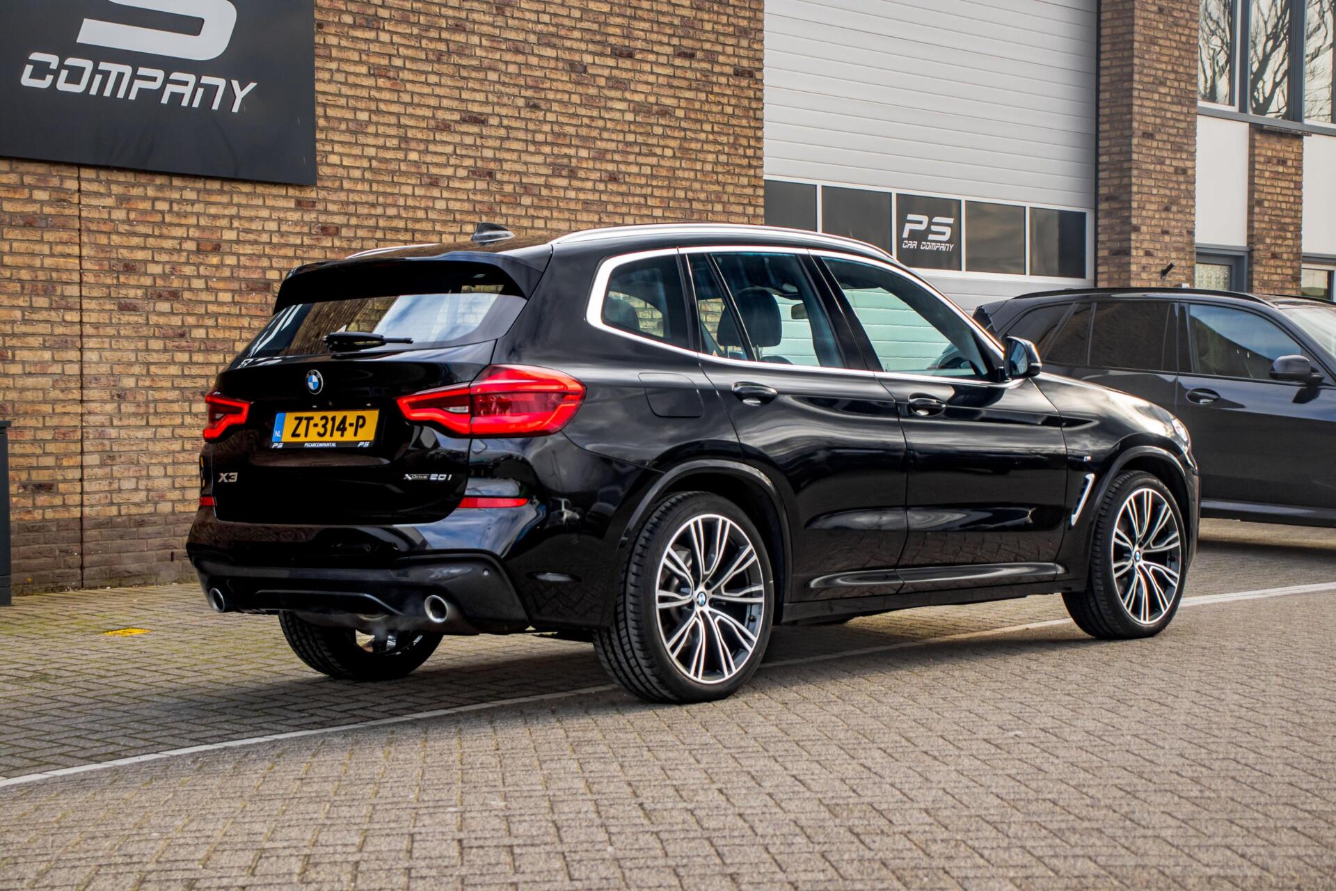 Foto van BMW X3 Xdrive20i
