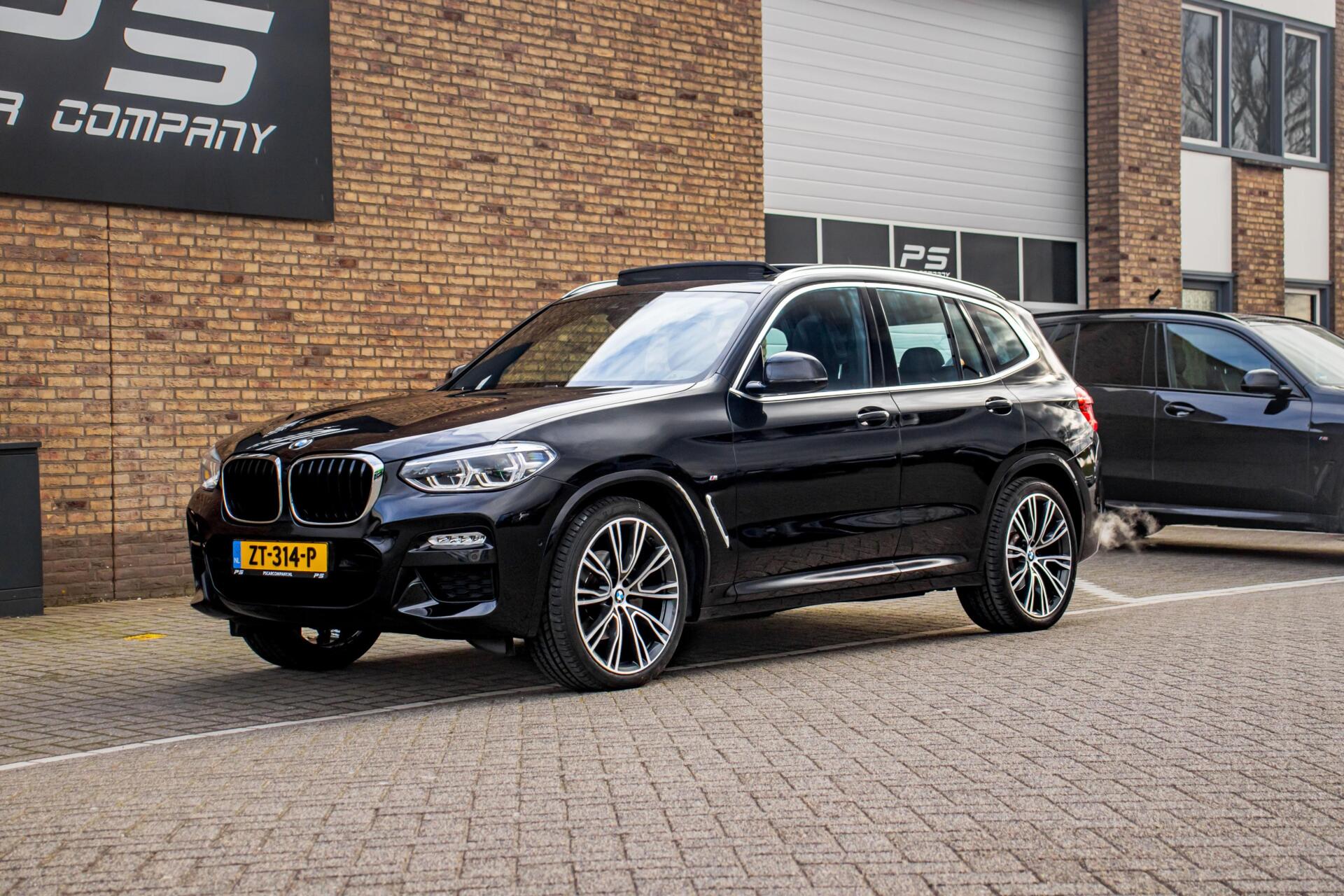 Foto van BMW X3 Xdrive20i