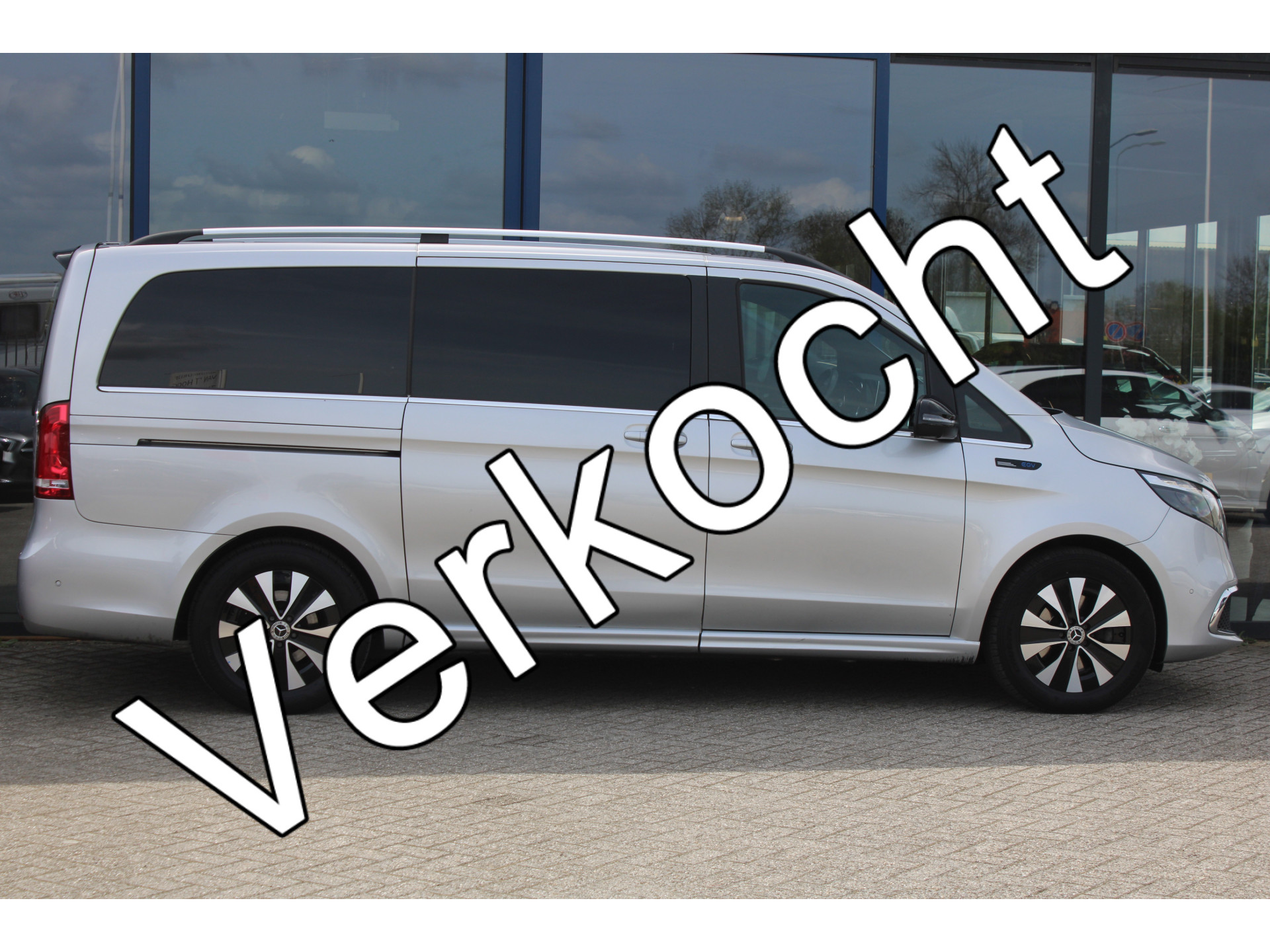 Mercedes-Benz Eqv 300 L2 Avantgarde 8-PER 90 kWh EXCL BTW (SOH 91%) LEDER SFEER DISTRONIC BURMESTER 360-CAMERA 2022 - voorkant