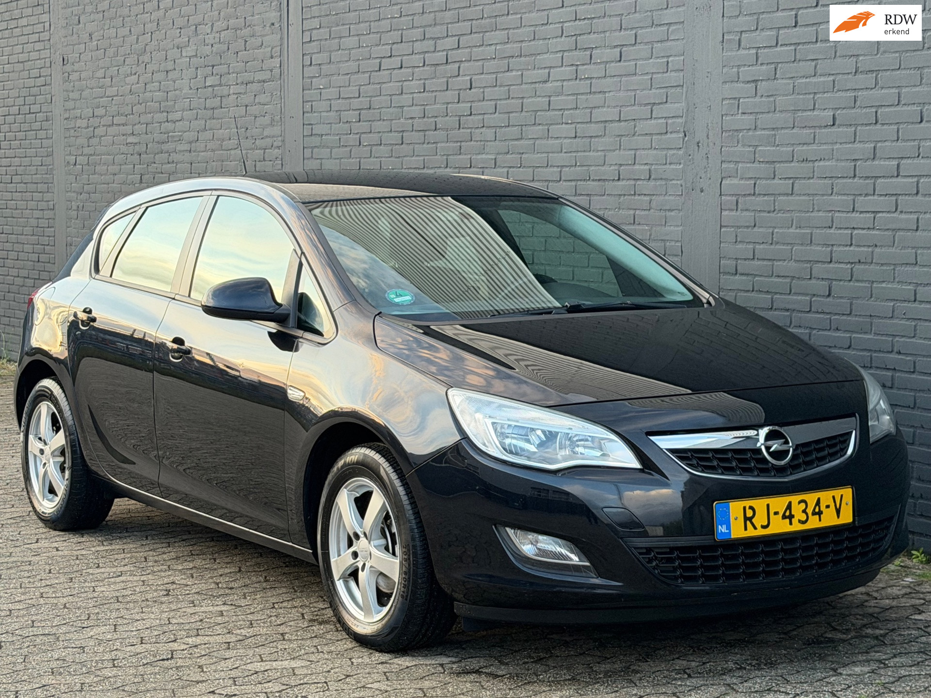 Opel Astra 1.4 Cosmo 2010 - voorkant
