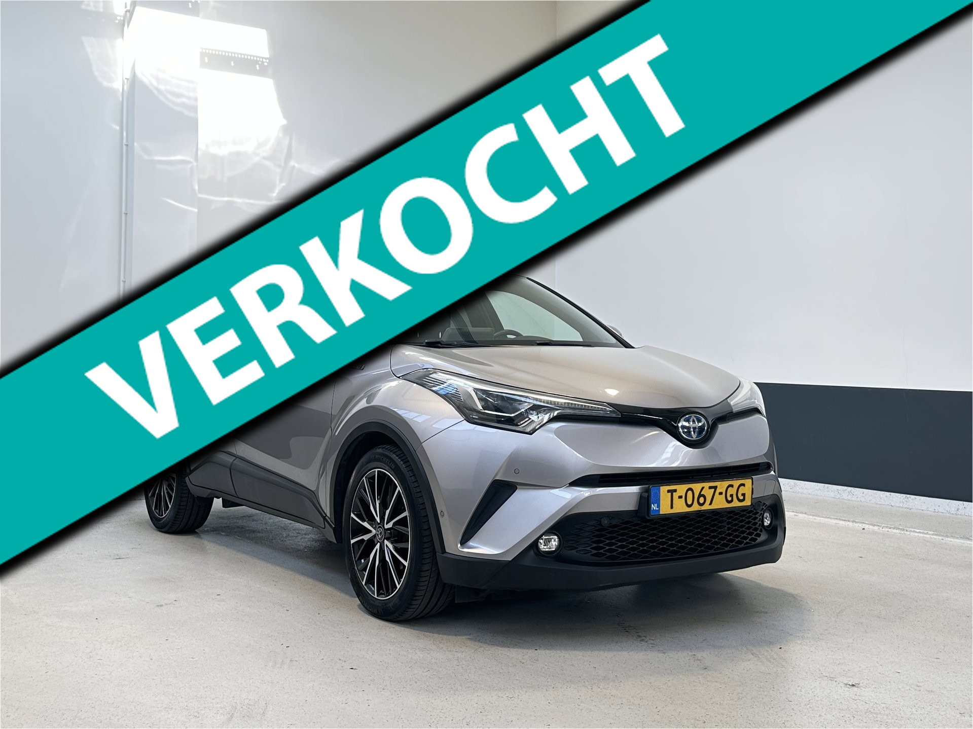 Toyota Toyota C-hr 1.8 Hybrid Adventure | Navigatie | LM velgen | Automatisch inparkeren | 2018 - voorkant